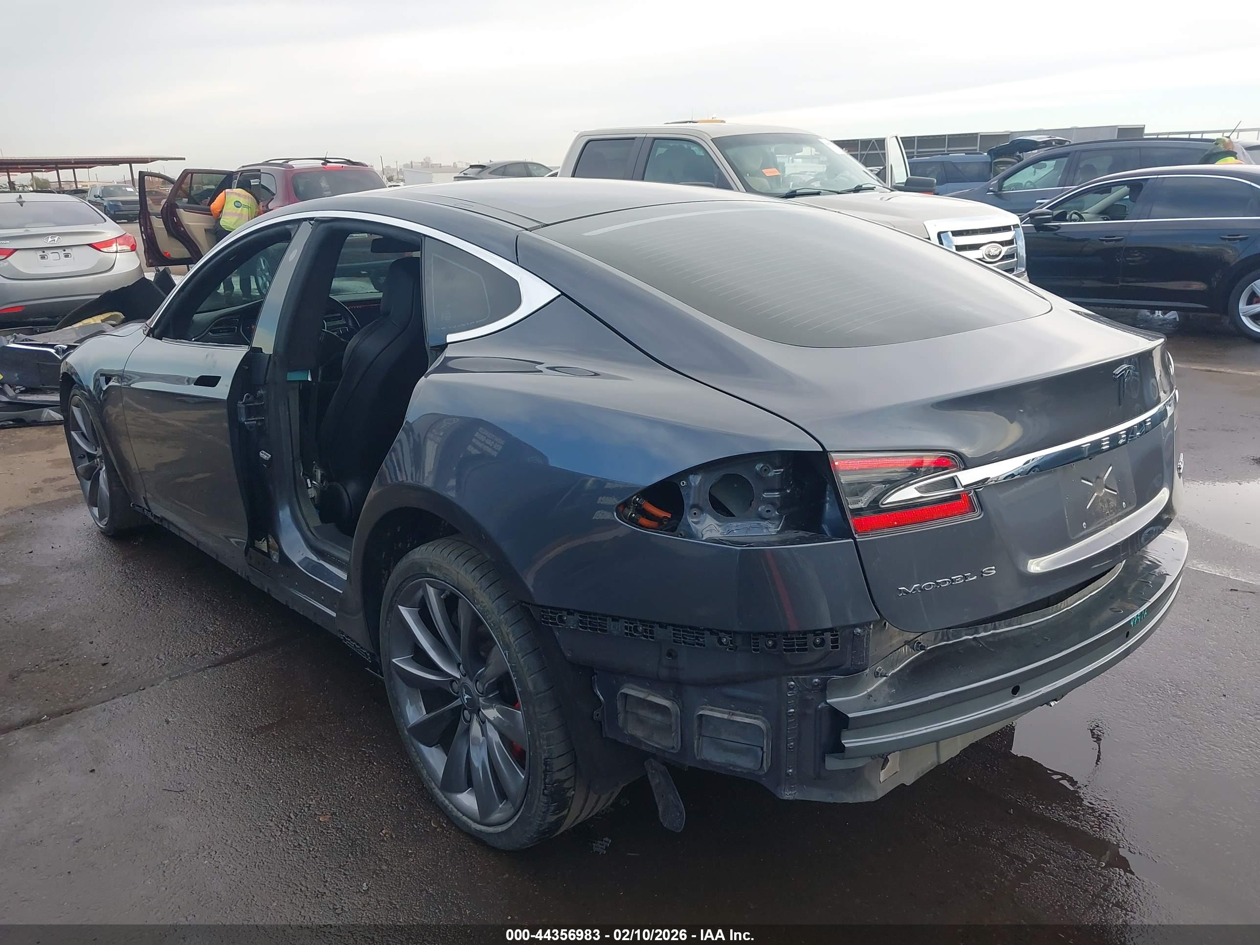 TESLA MODEL image 3