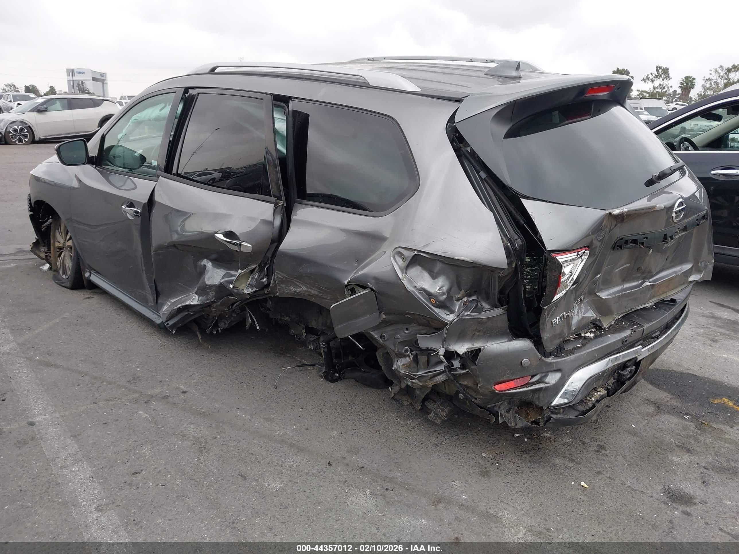 NISSAN PATHFINDER image 3