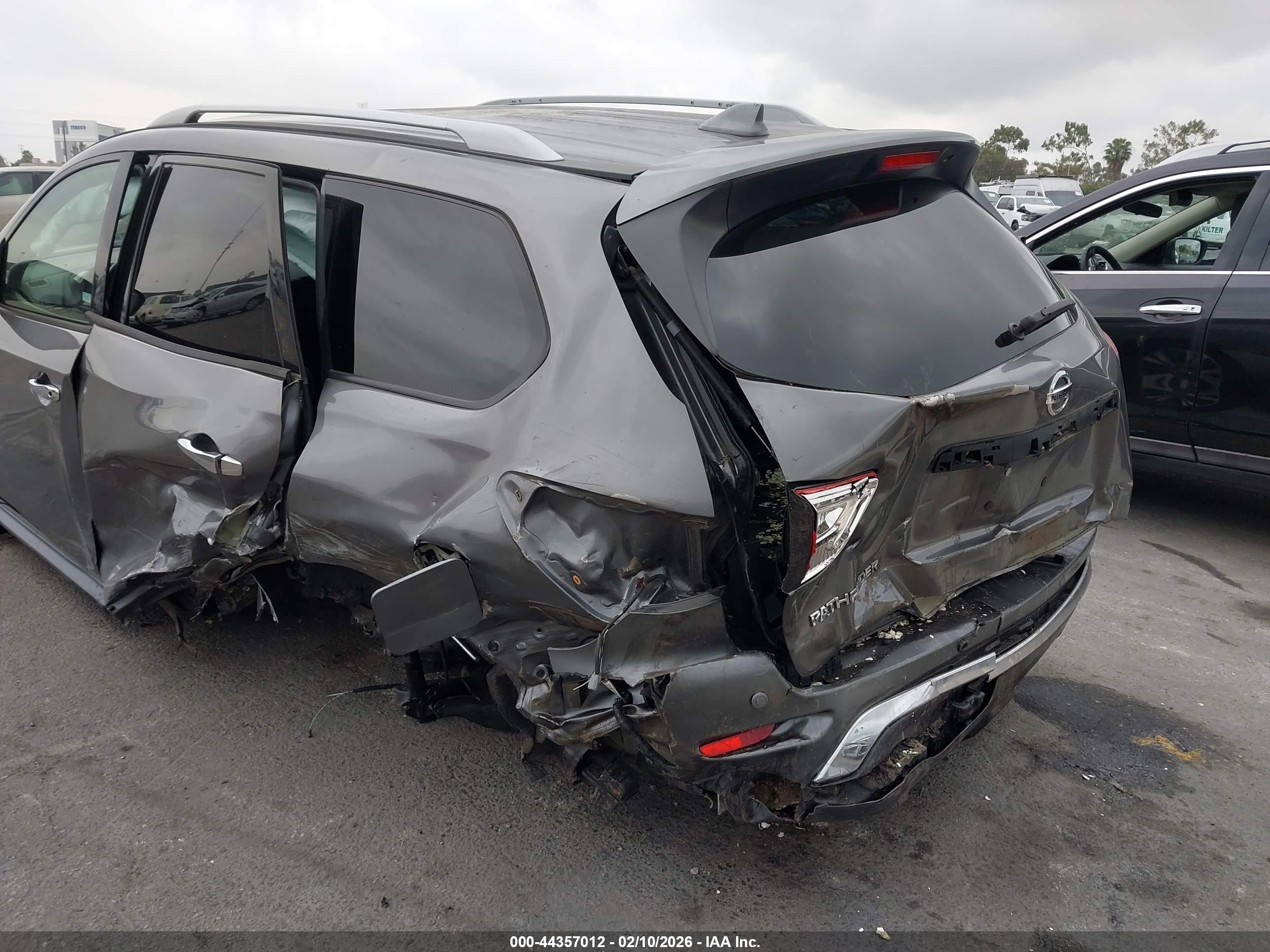 NISSAN PATHFINDER image 6