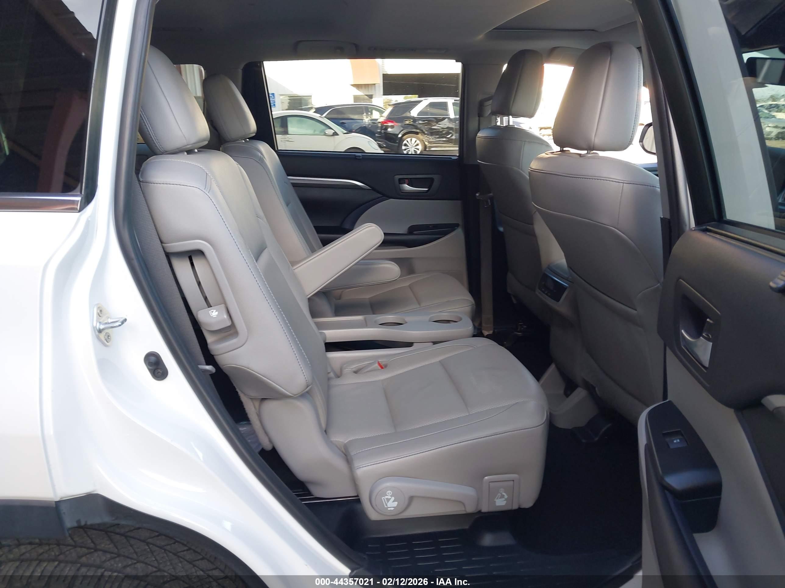TOYOTA HIGHLANDER image 8