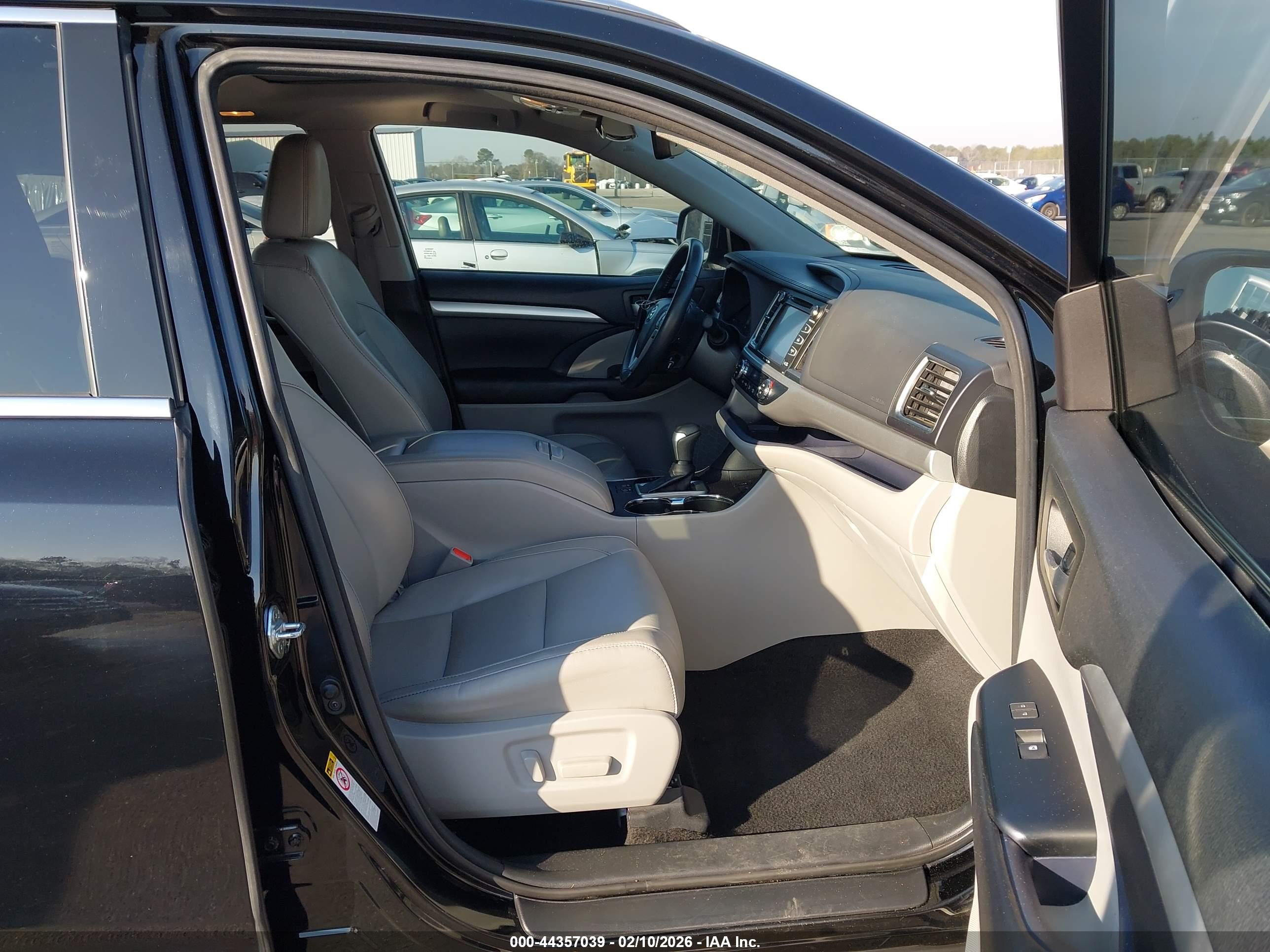 TOYOTA HIGHLANDER image 5