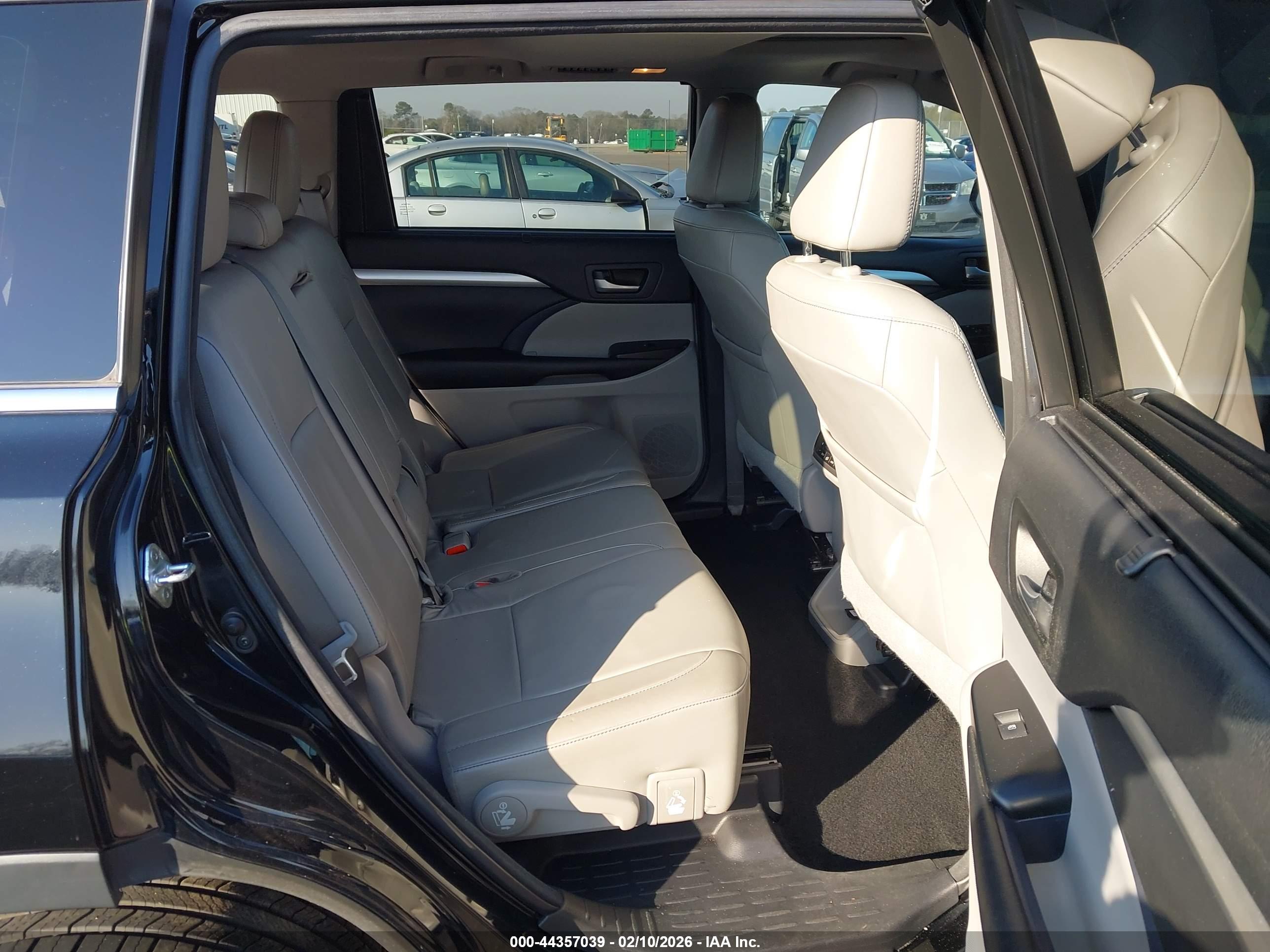 TOYOTA HIGHLANDER image 8