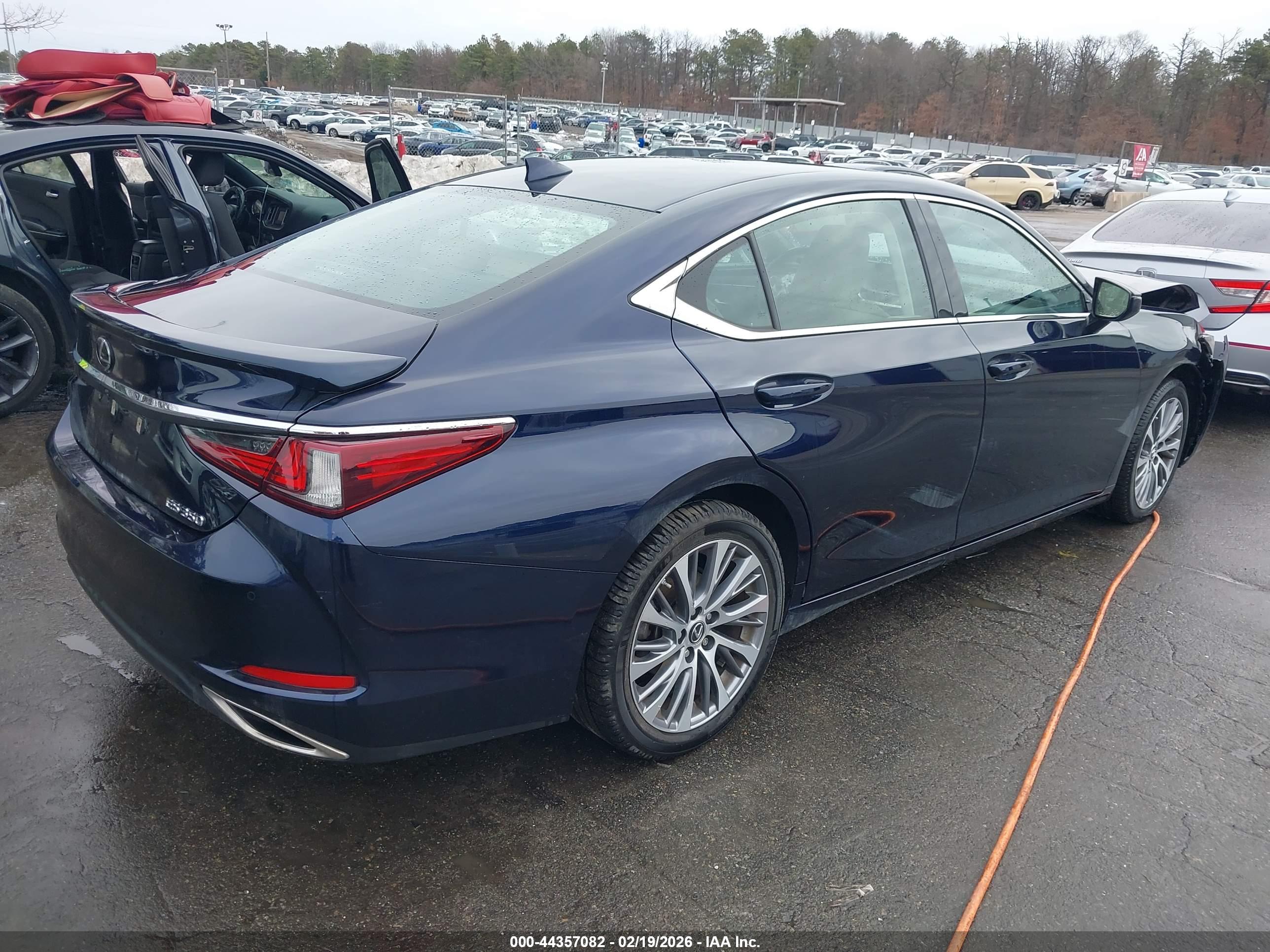 LEXUS ES image 4