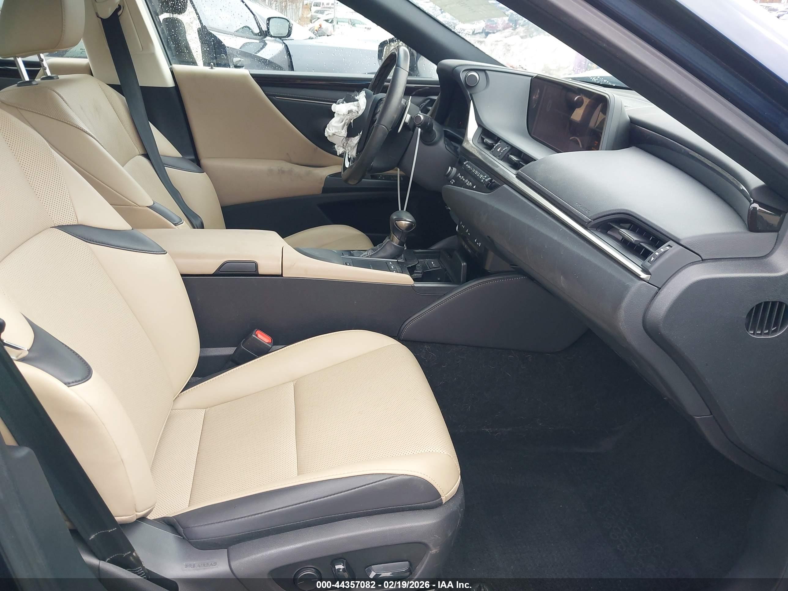 LEXUS ES image 5