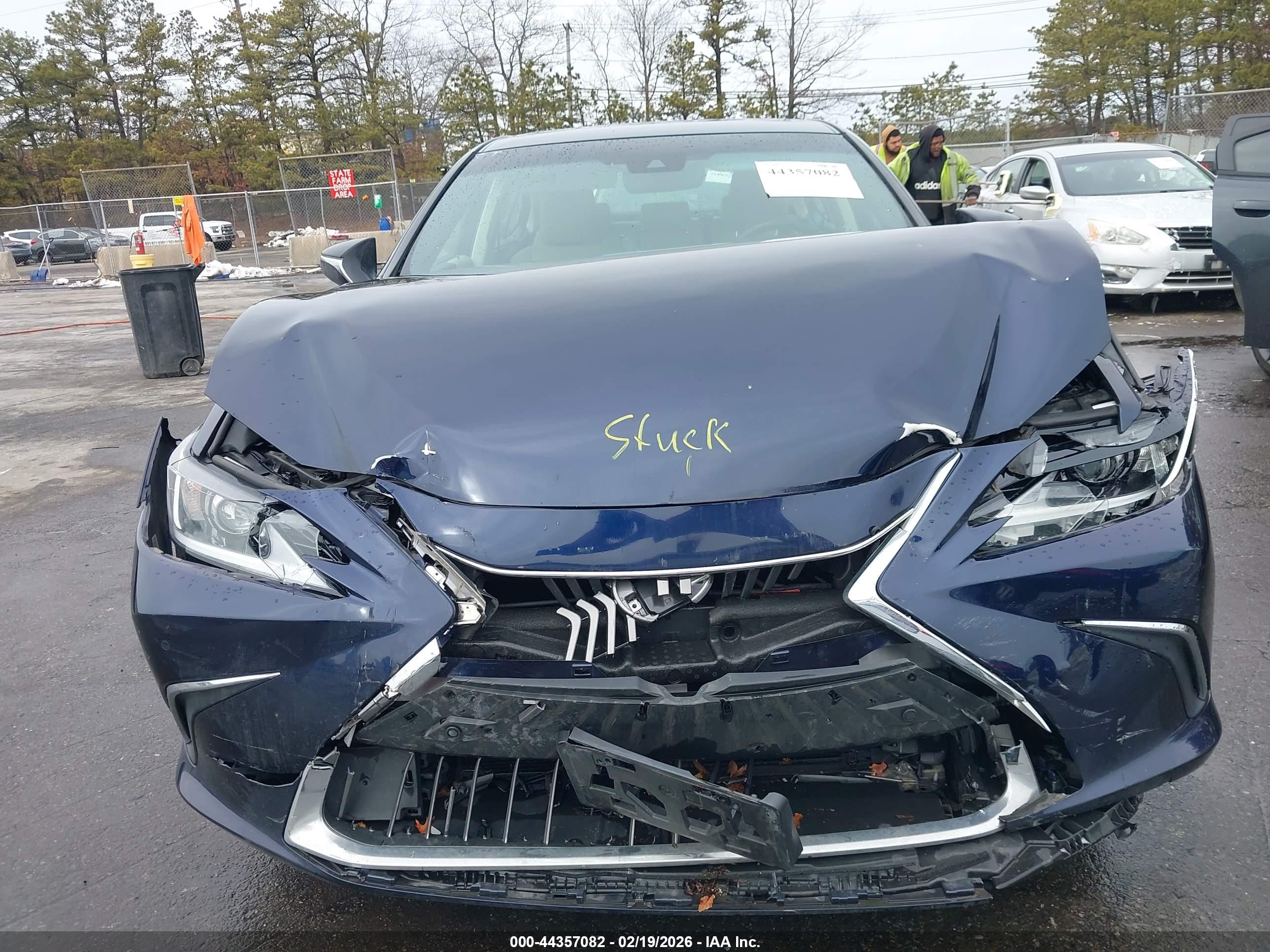 LEXUS ES image 6