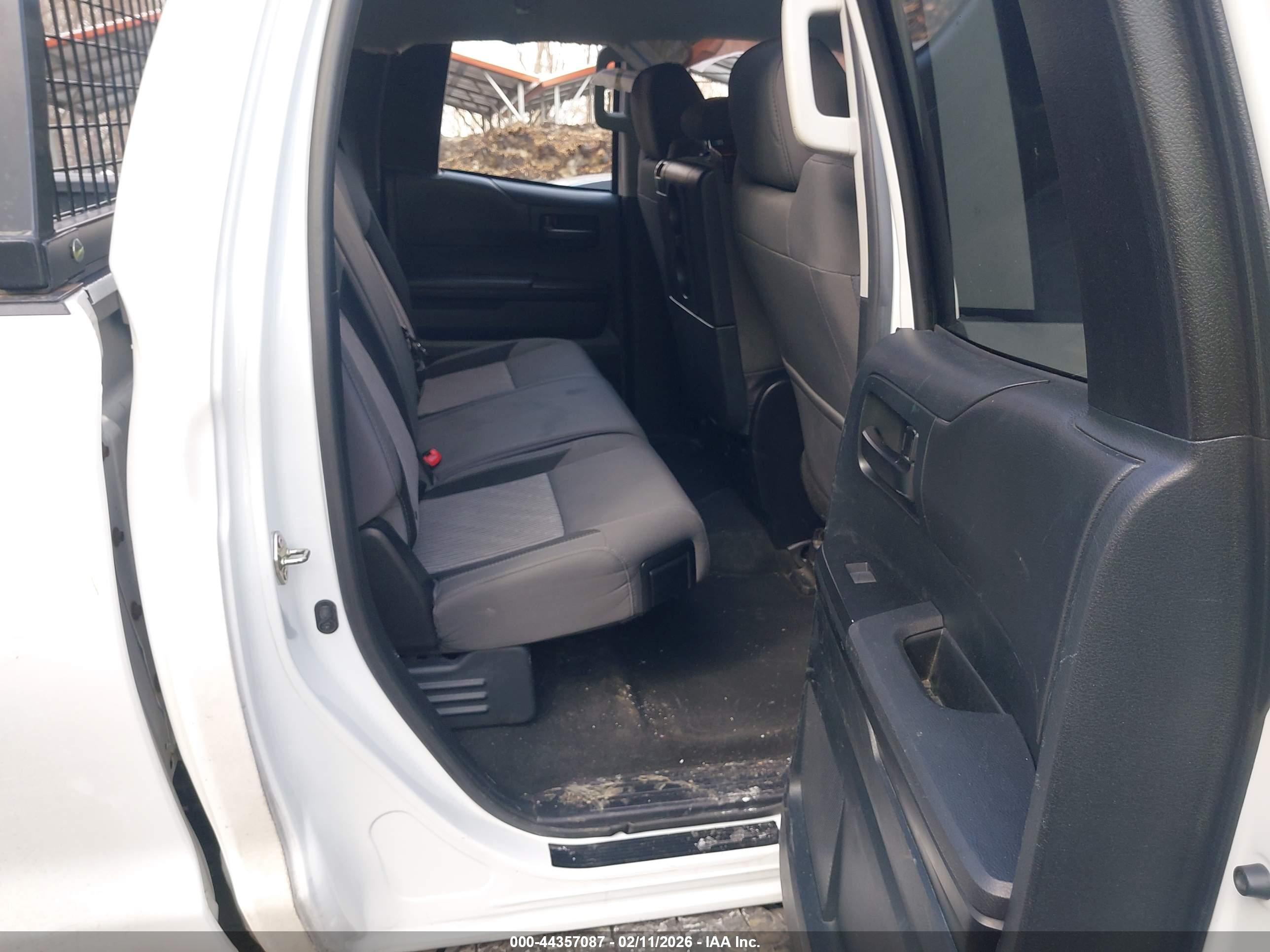 TOYOTA TUNDRA image 8