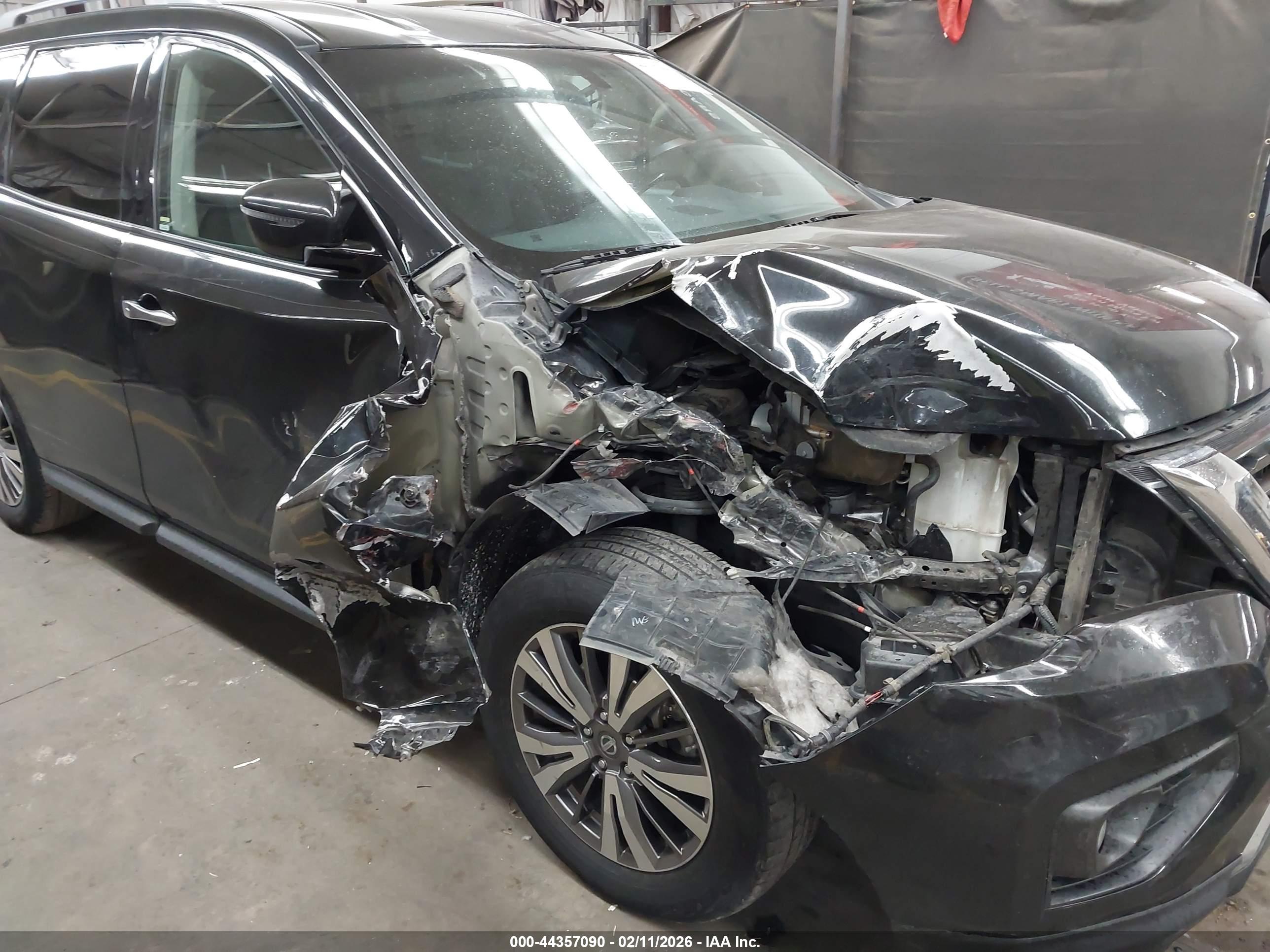 NISSAN PATHFINDER image 6
