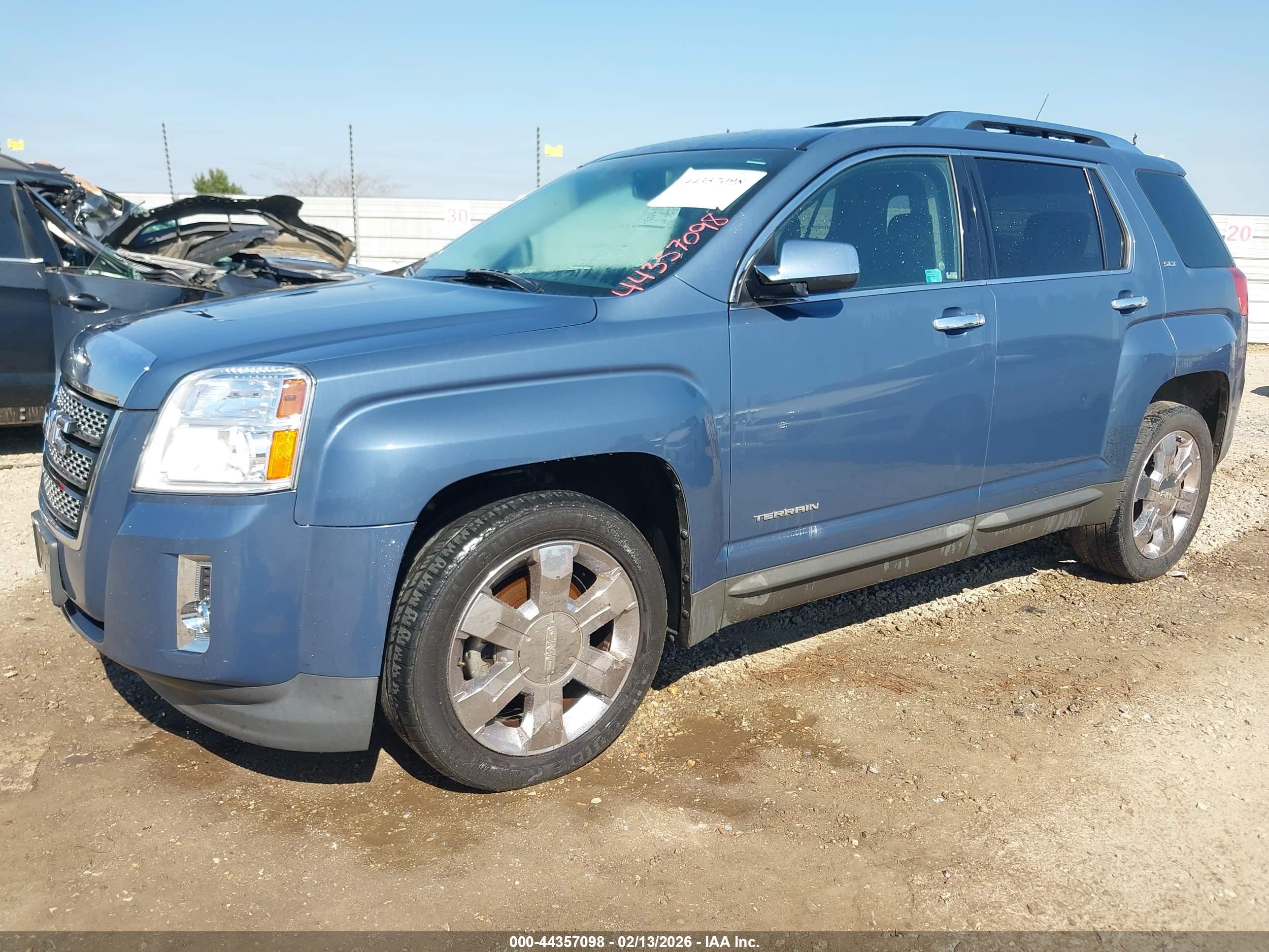GMC TERRAIN image 2