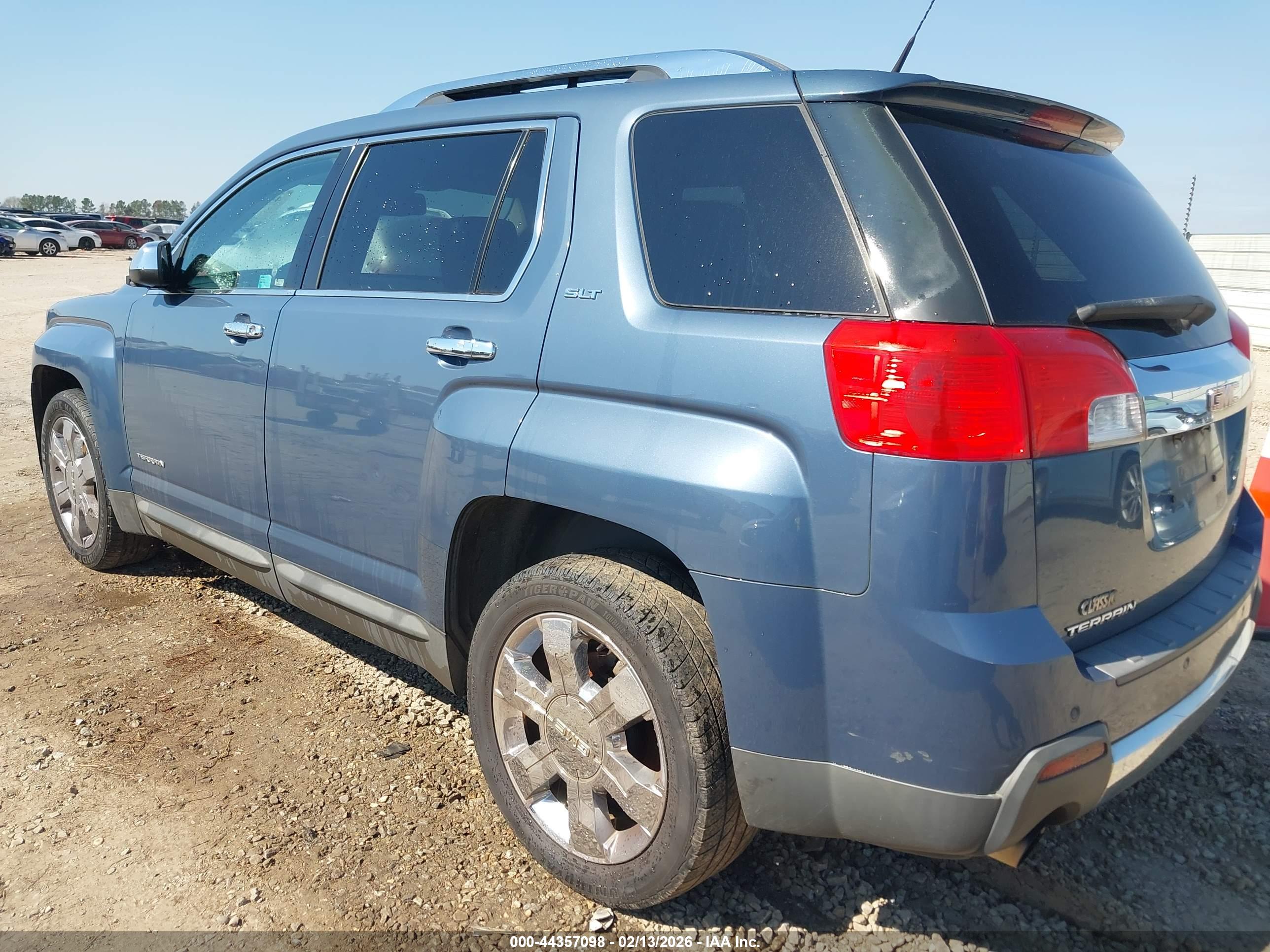 GMC TERRAIN image 3