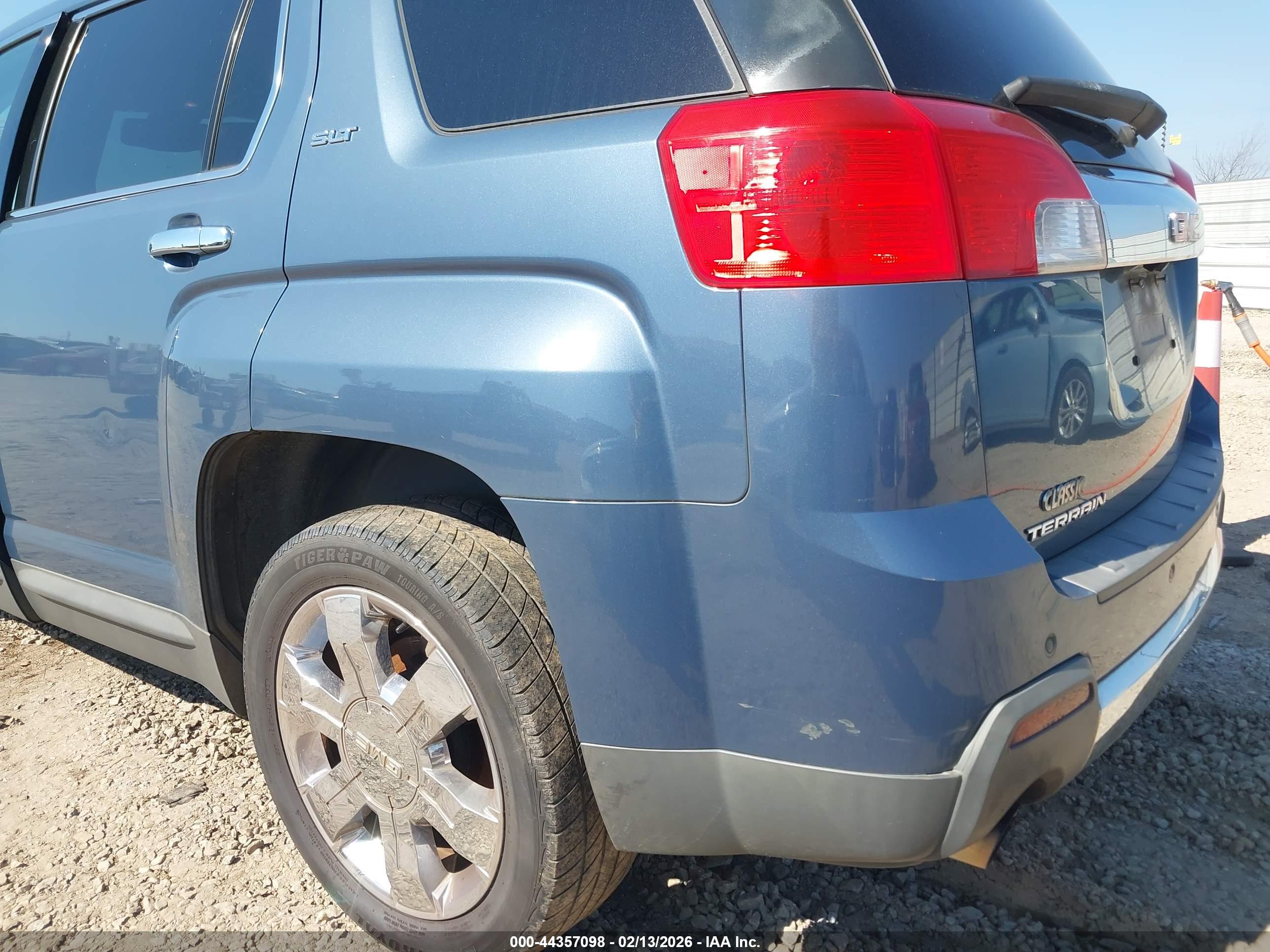 GMC TERRAIN image 6