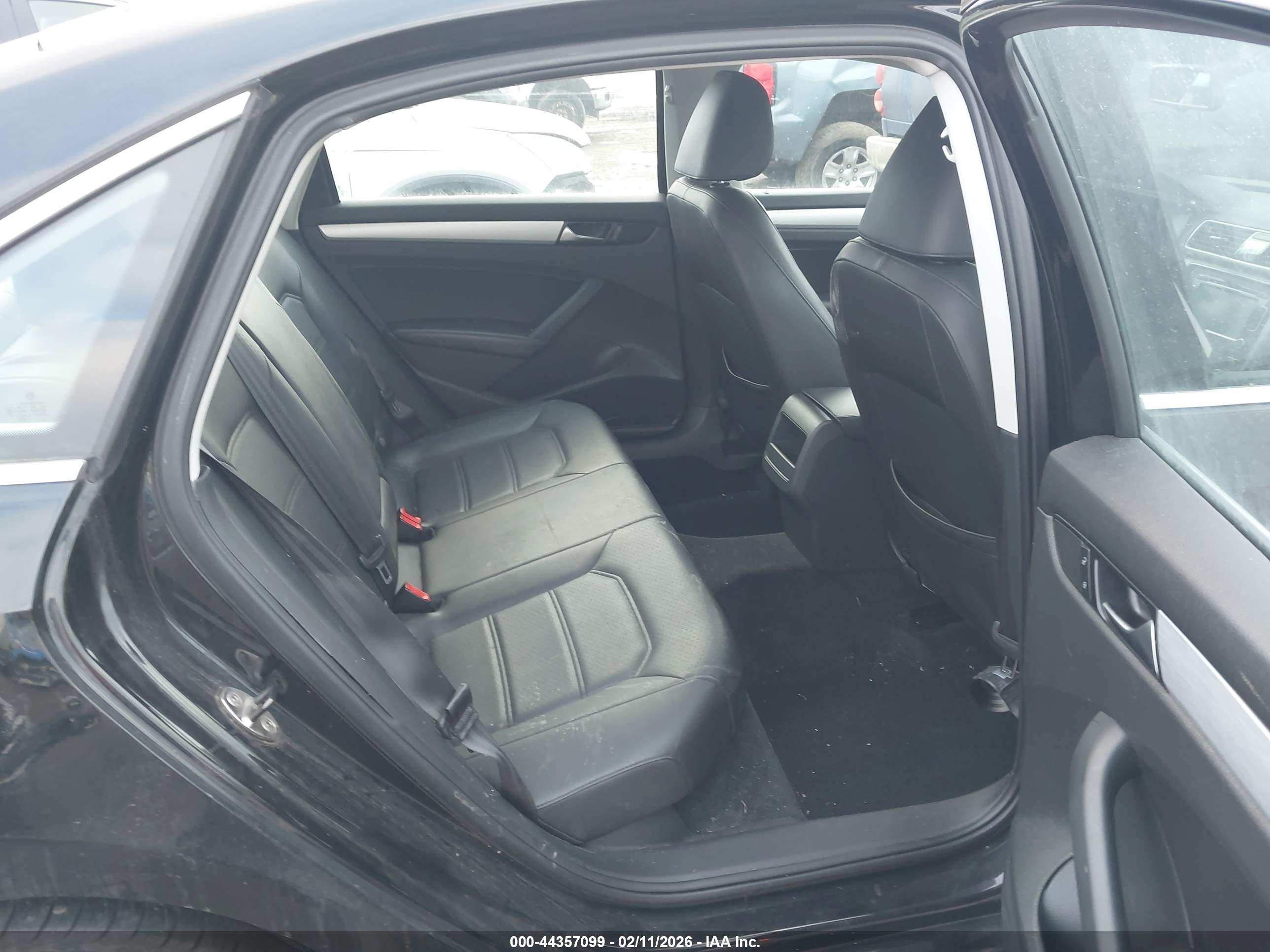 VOLKSWAGEN PASSAT image 8