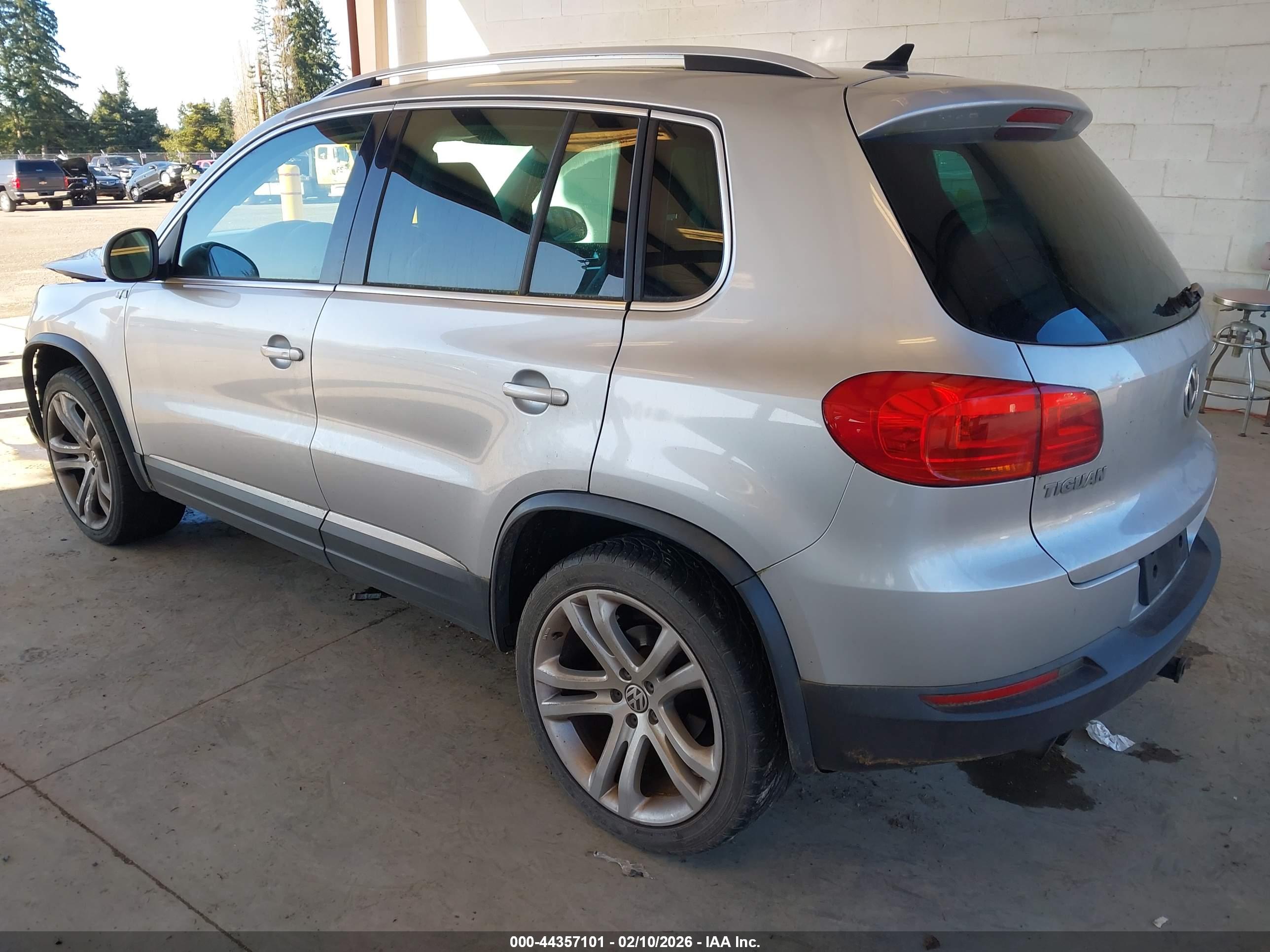 VOLKSWAGEN TIGUAN image 3