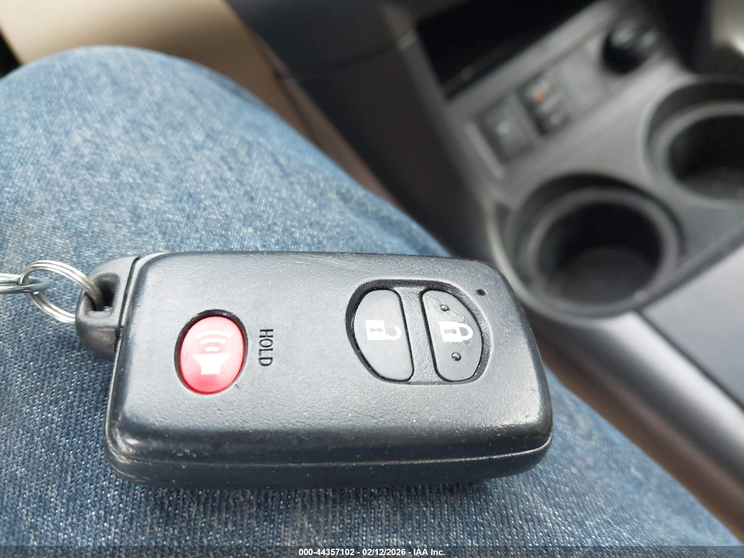 TOYOTA RAV4 image 11