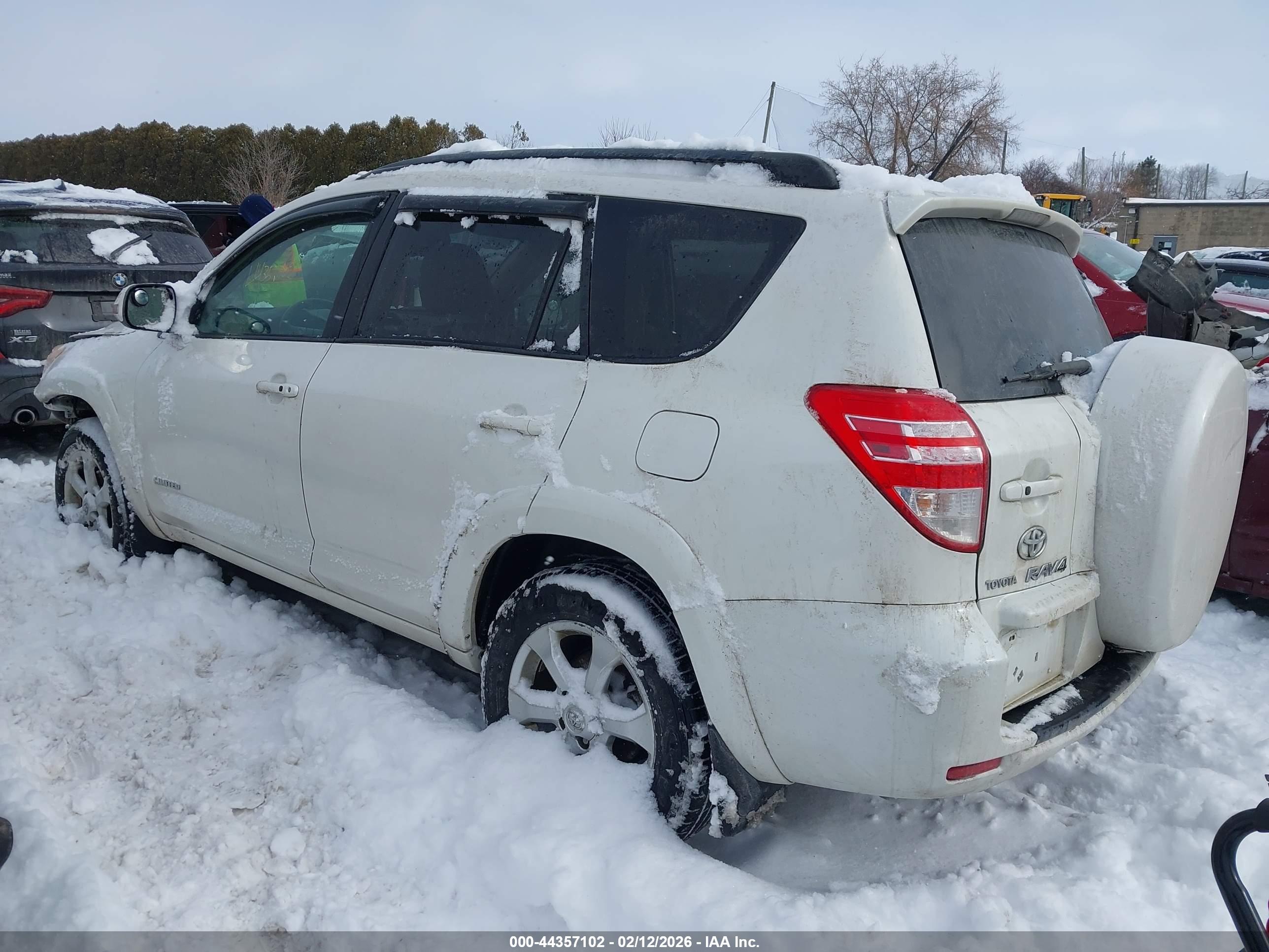 TOYOTA RAV4 image 3