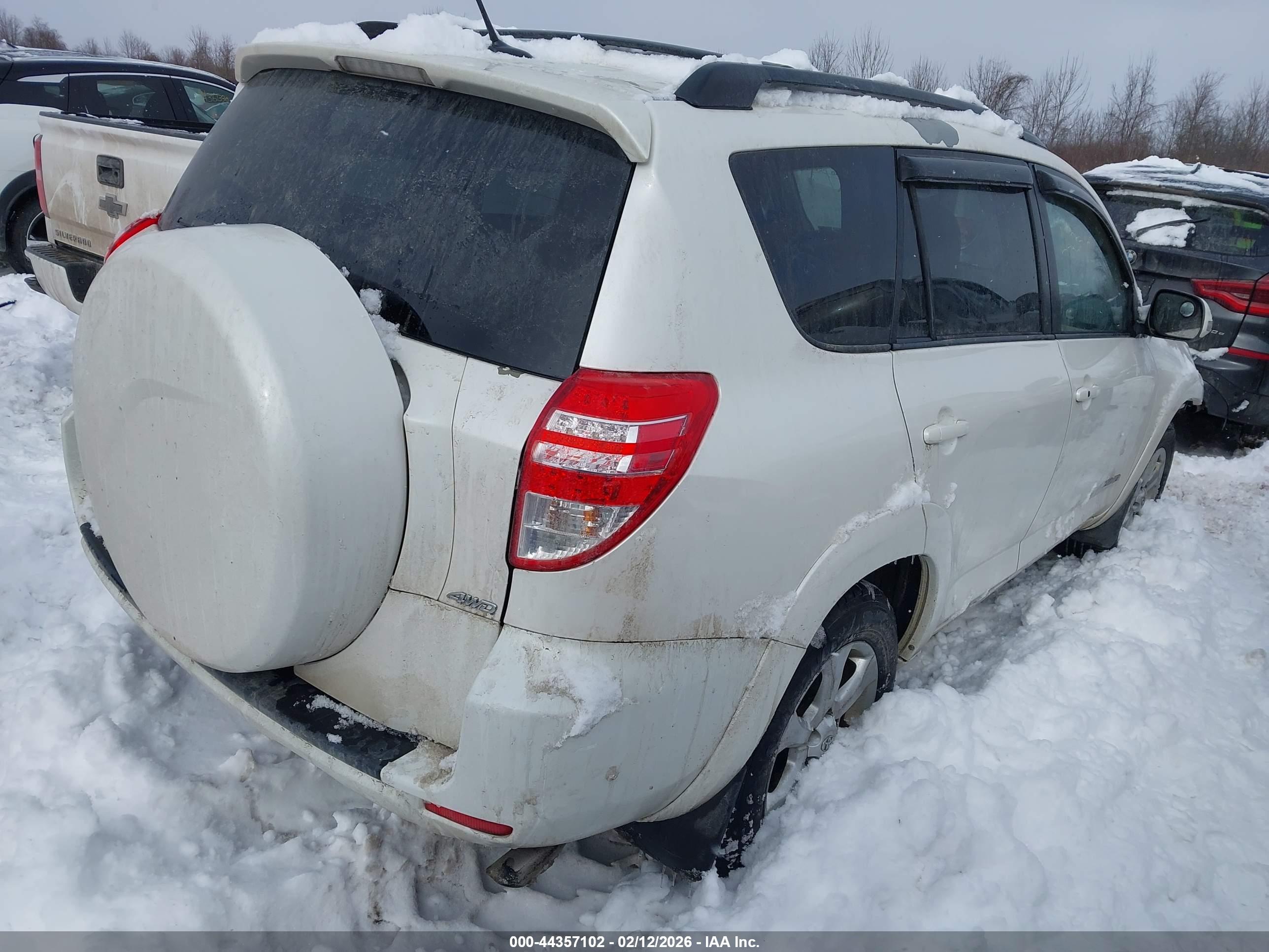 TOYOTA RAV4 image 4