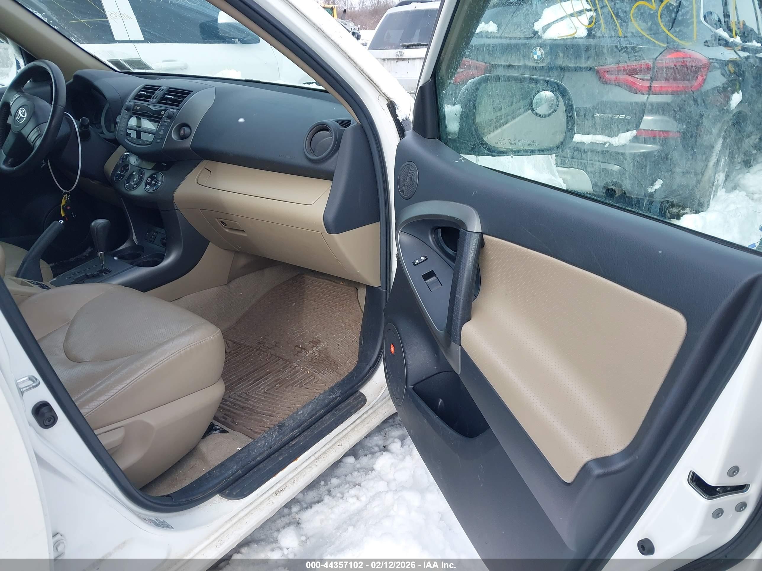 TOYOTA RAV4 image 5