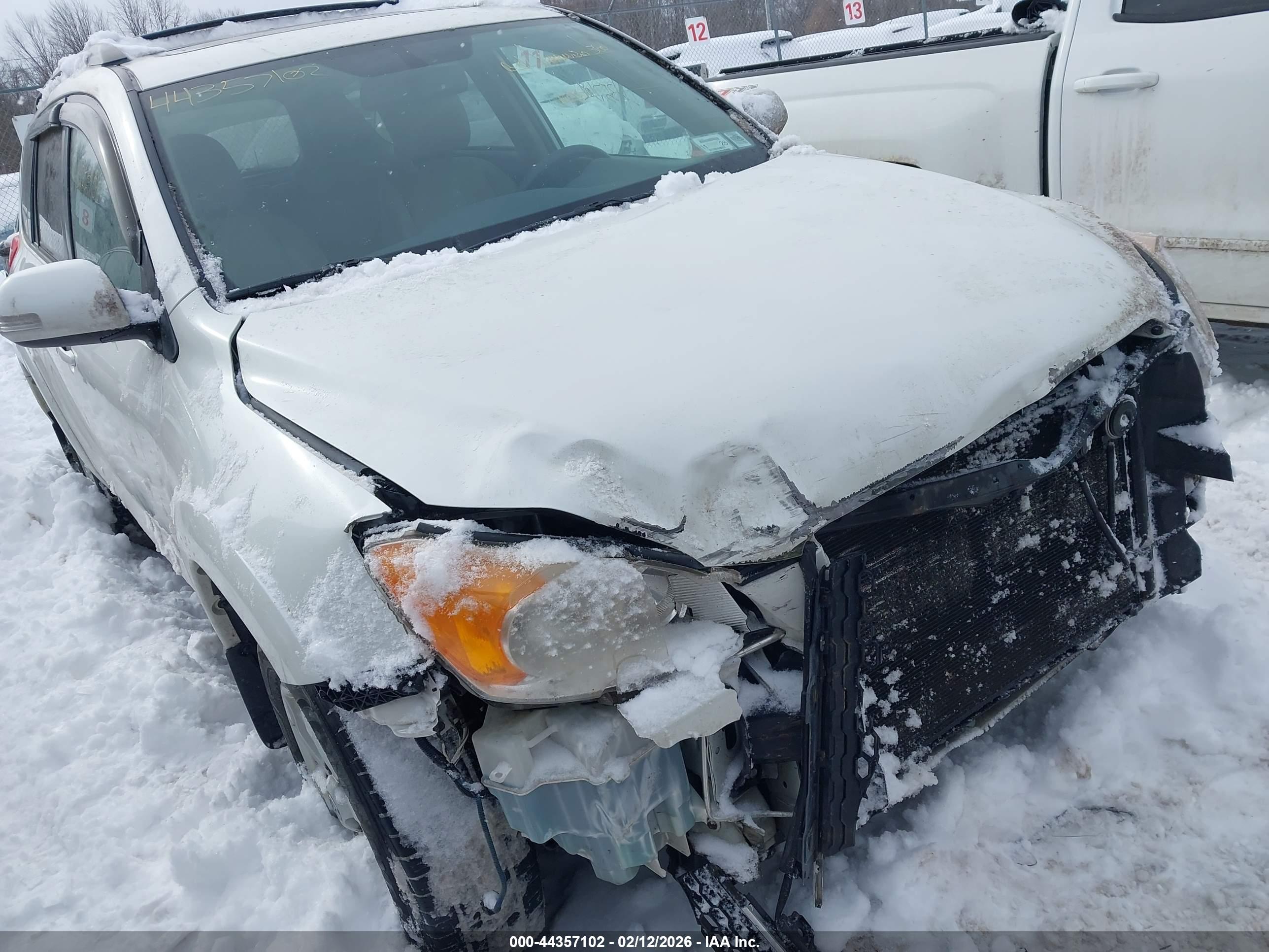 TOYOTA RAV4 image 6