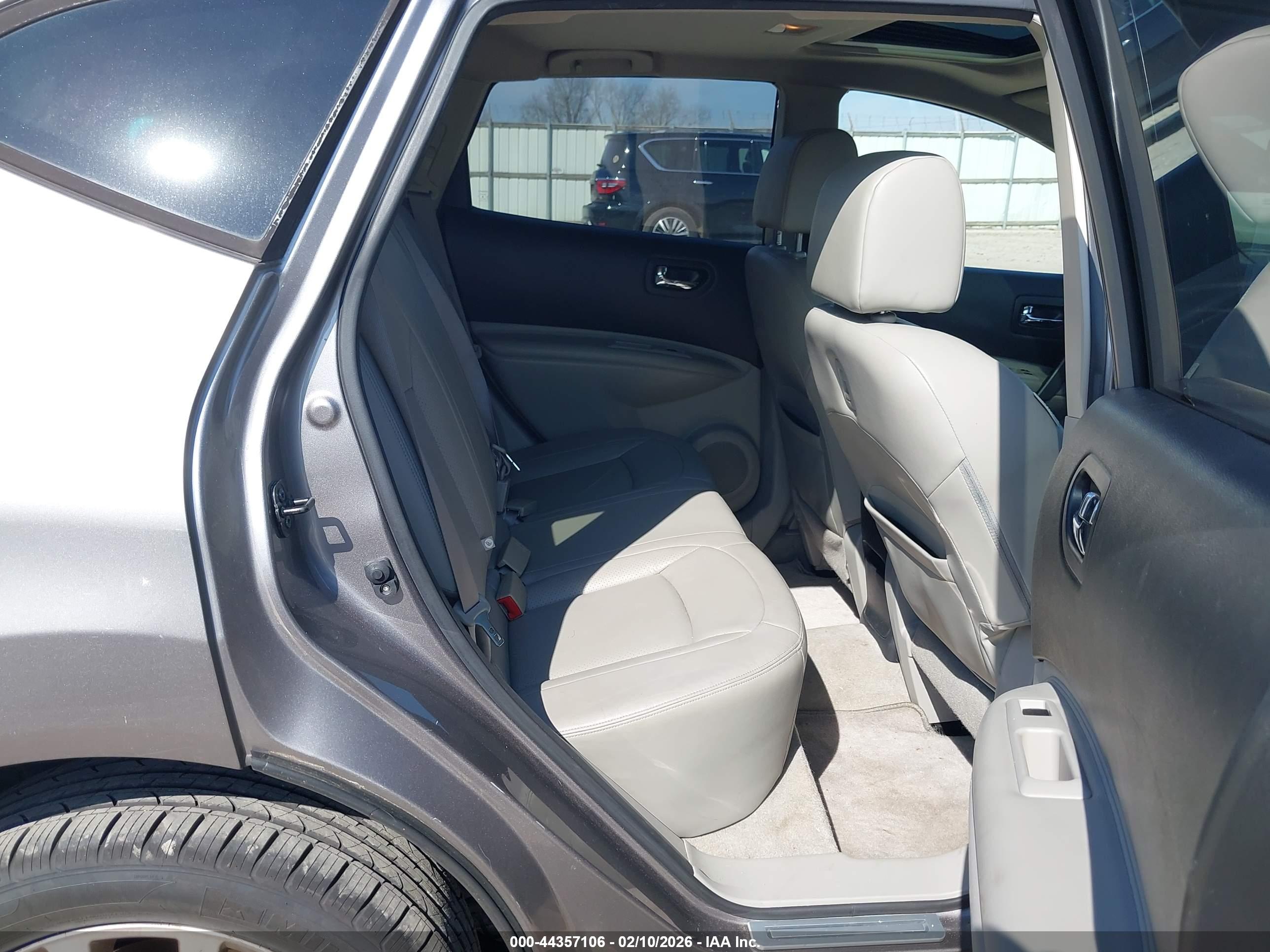 NISSAN ROGUE image 8