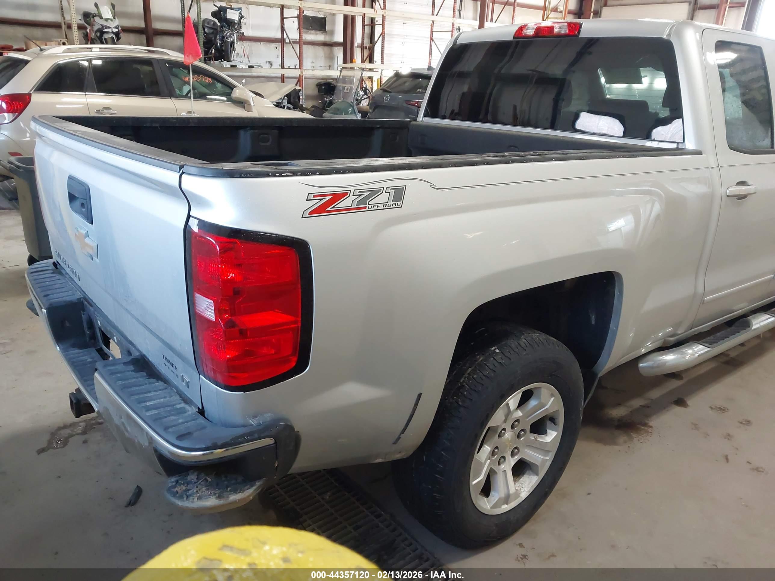 CHEVROLET SILVERADO image 4