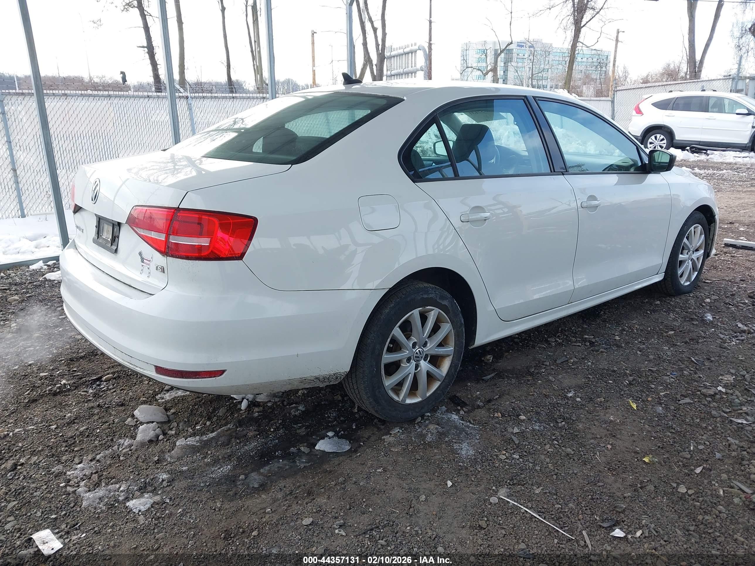 VOLKSWAGEN JETTA image 4