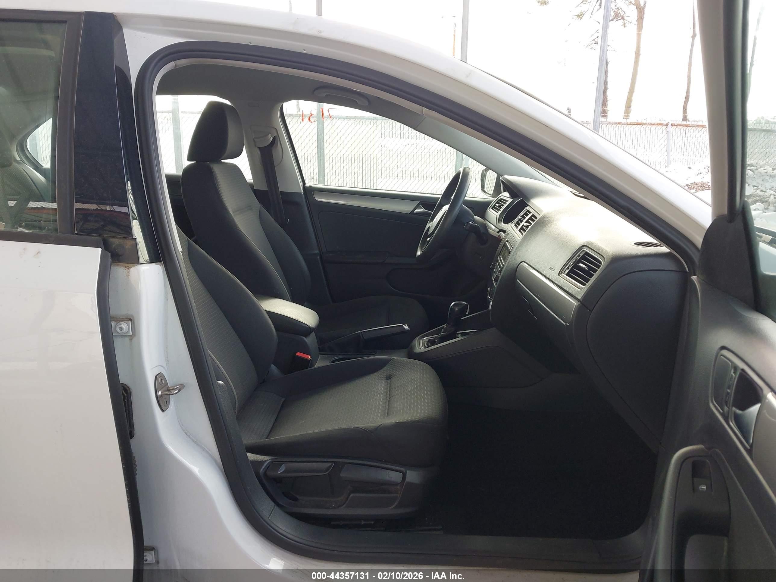 VOLKSWAGEN JETTA image 5