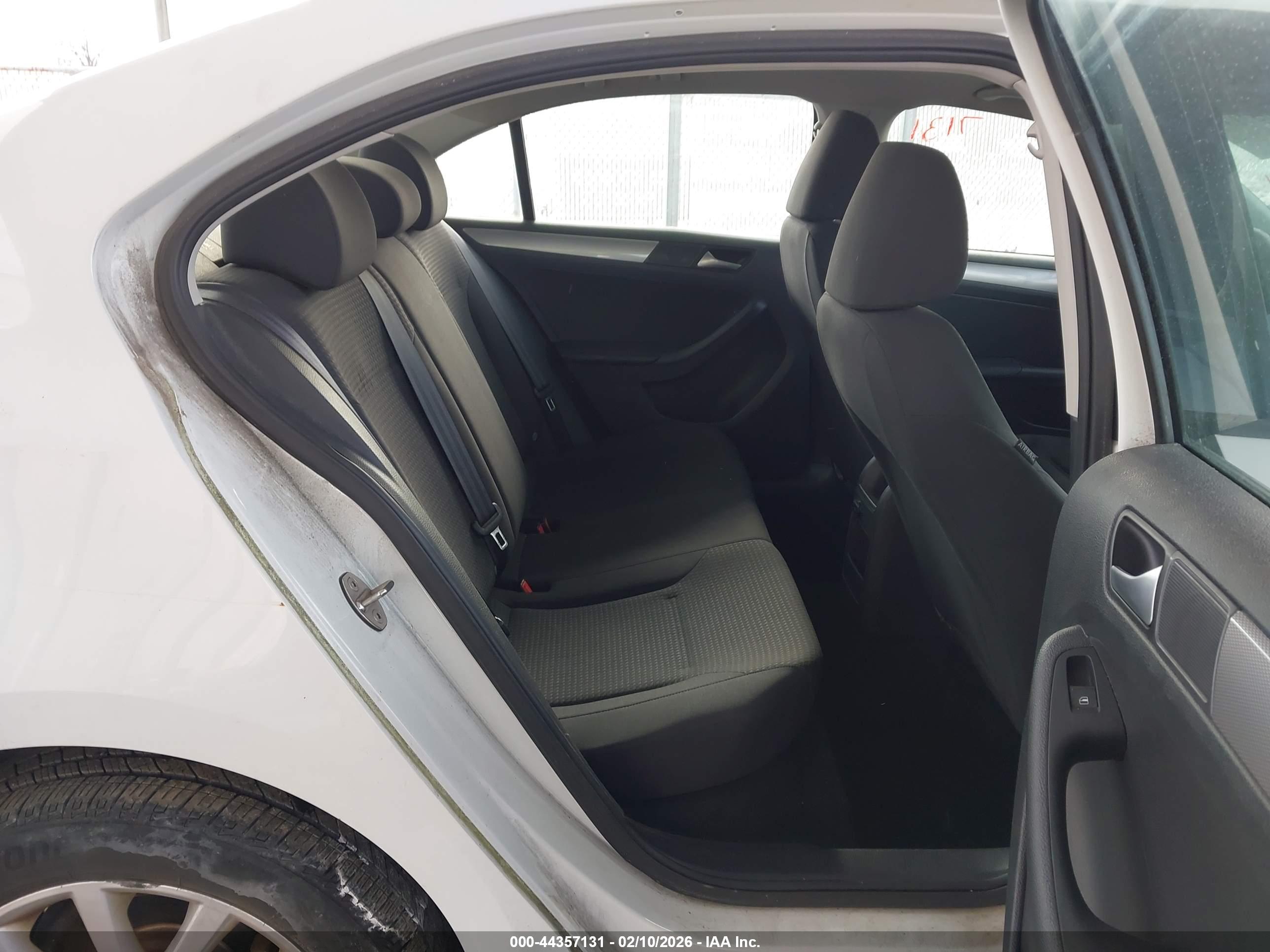 VOLKSWAGEN JETTA image 8