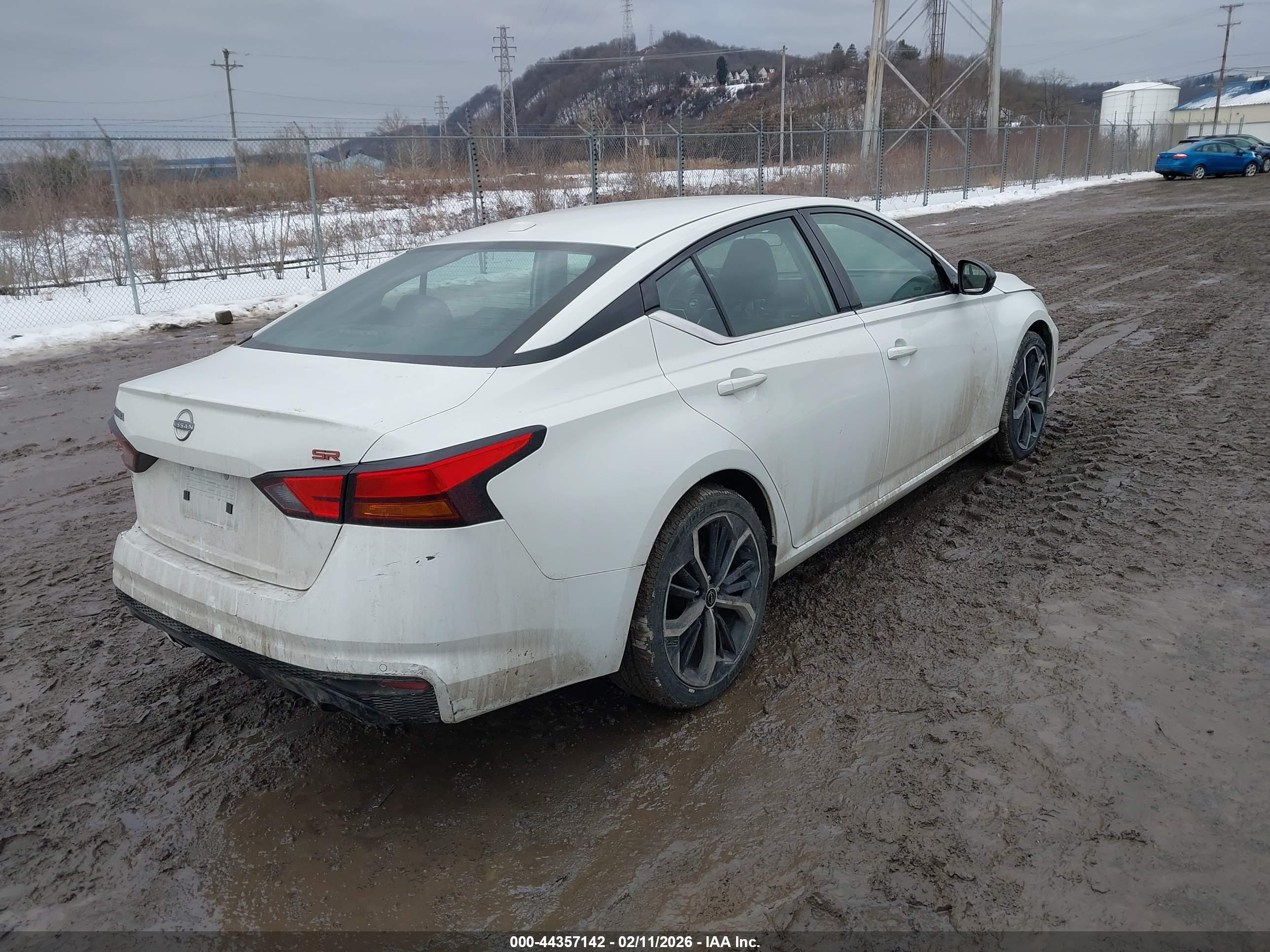 NISSAN ALTIMA image 4