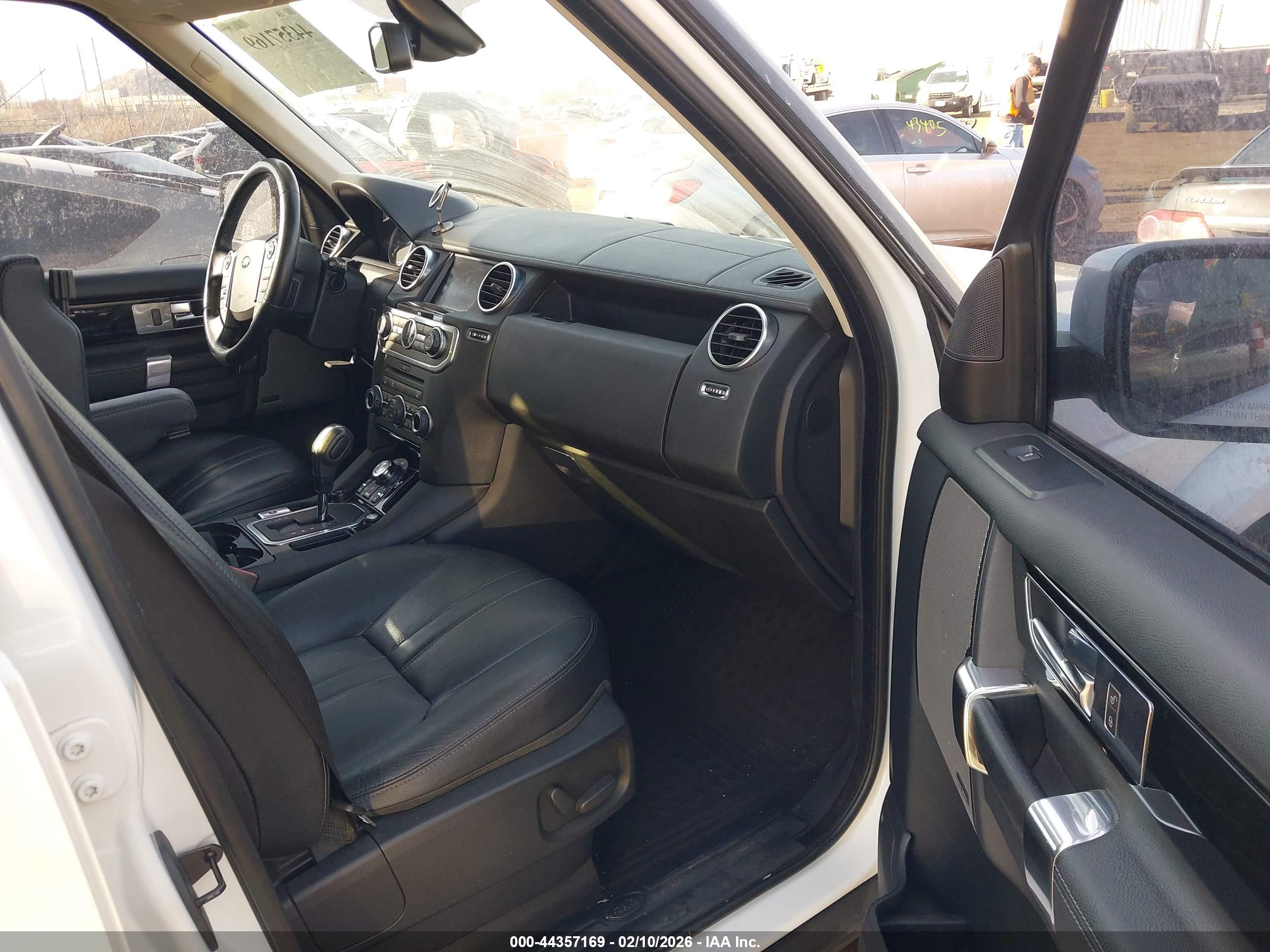 LAND ROVER image 5