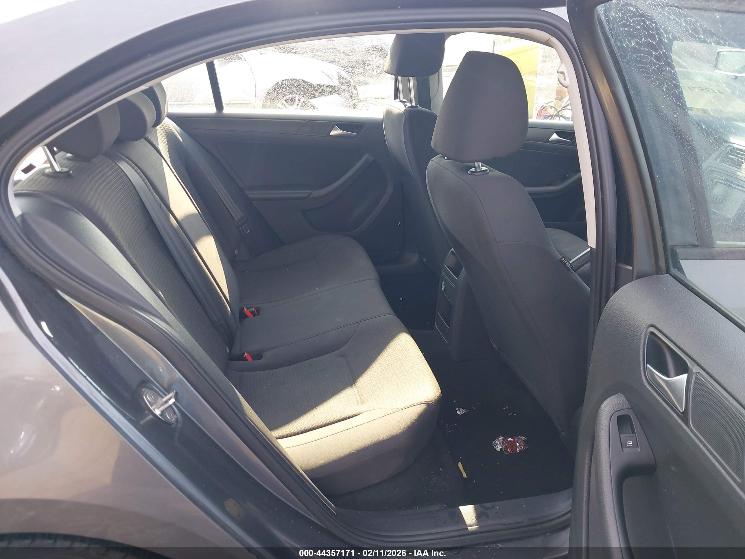 VOLKSWAGEN JETTA image 8