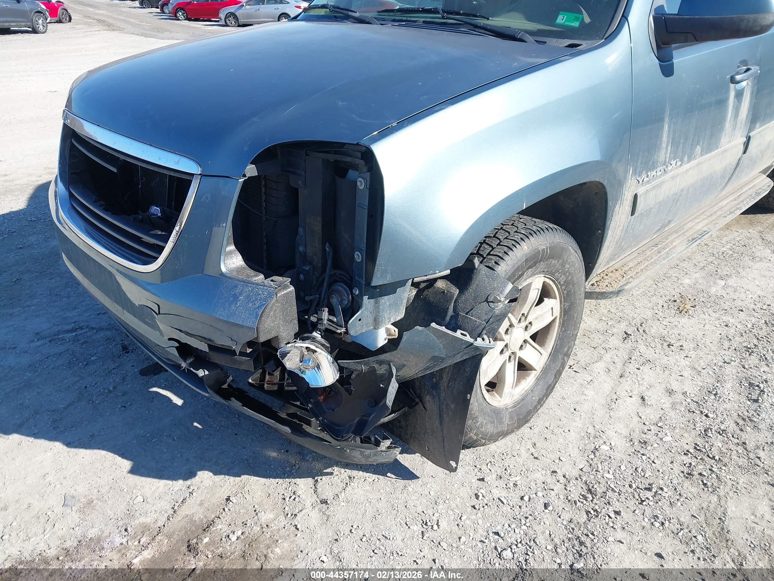 GMC YUKON image 6