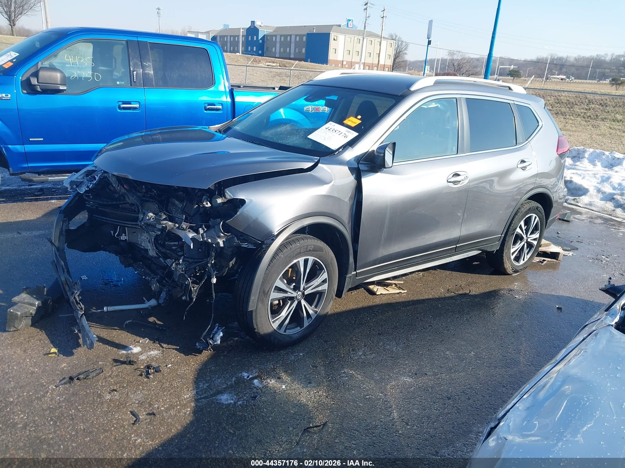 NISSAN ROGUE image 2