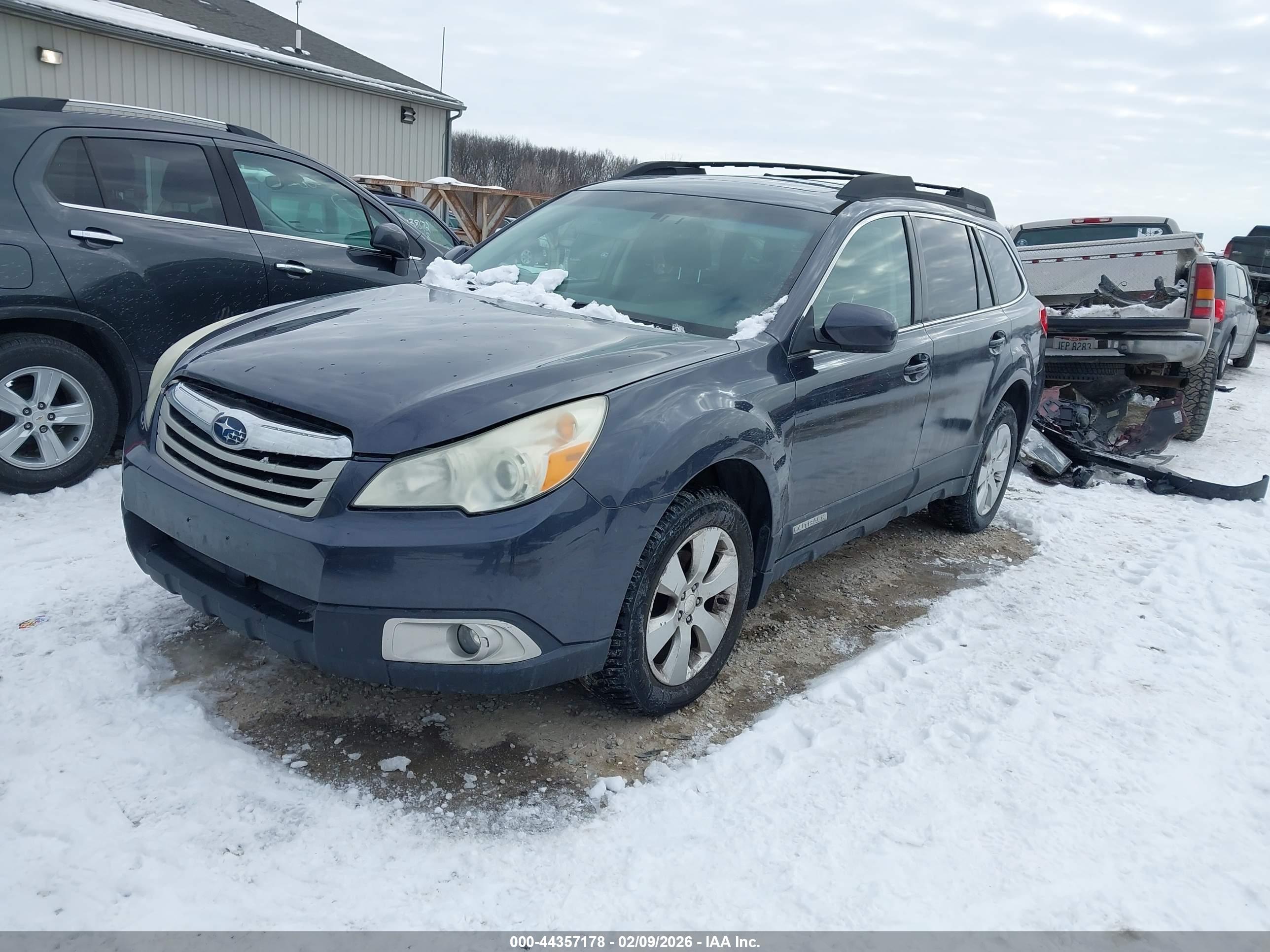 SUBARU OUTBACK image 2