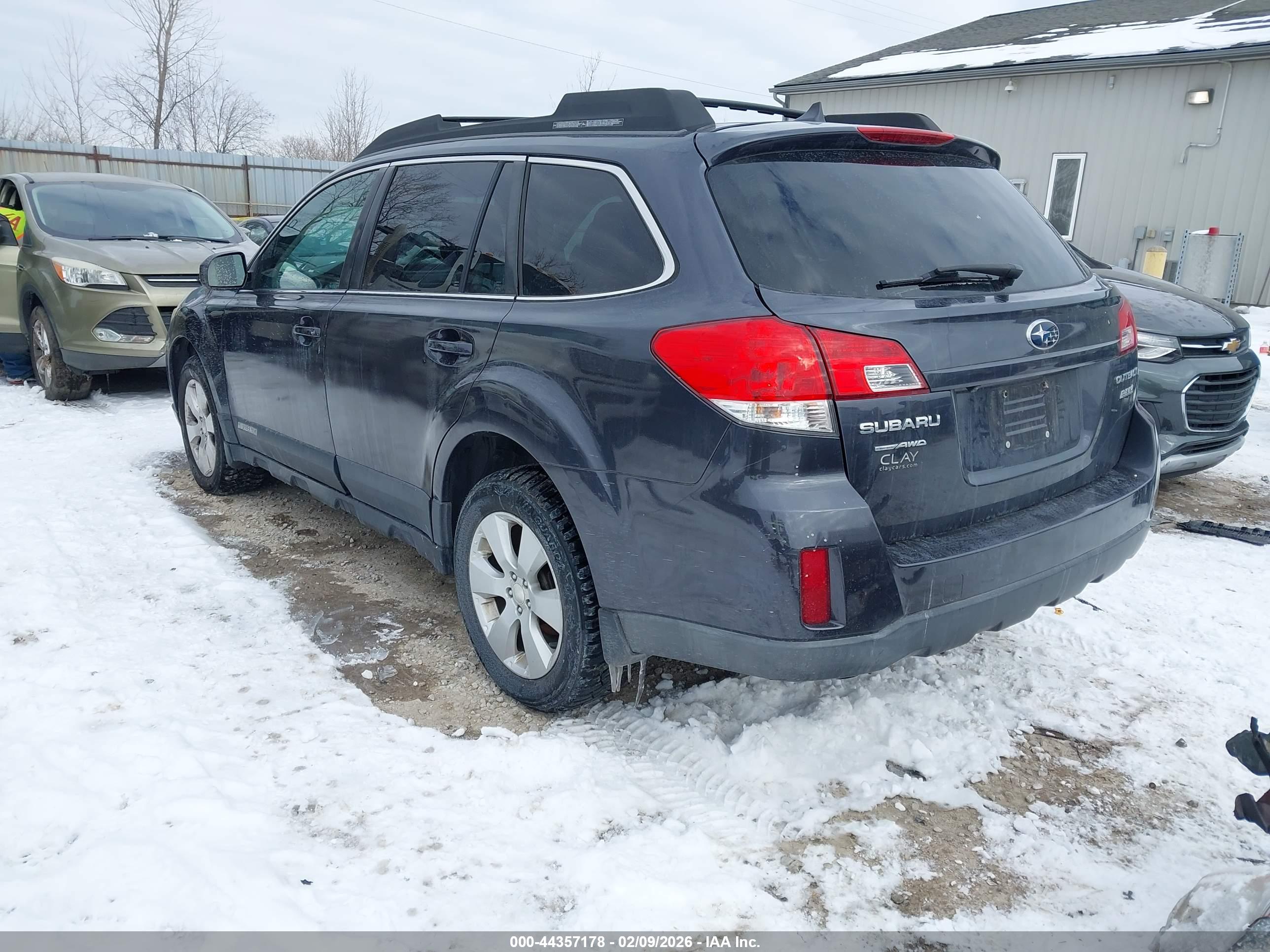 SUBARU OUTBACK image 3