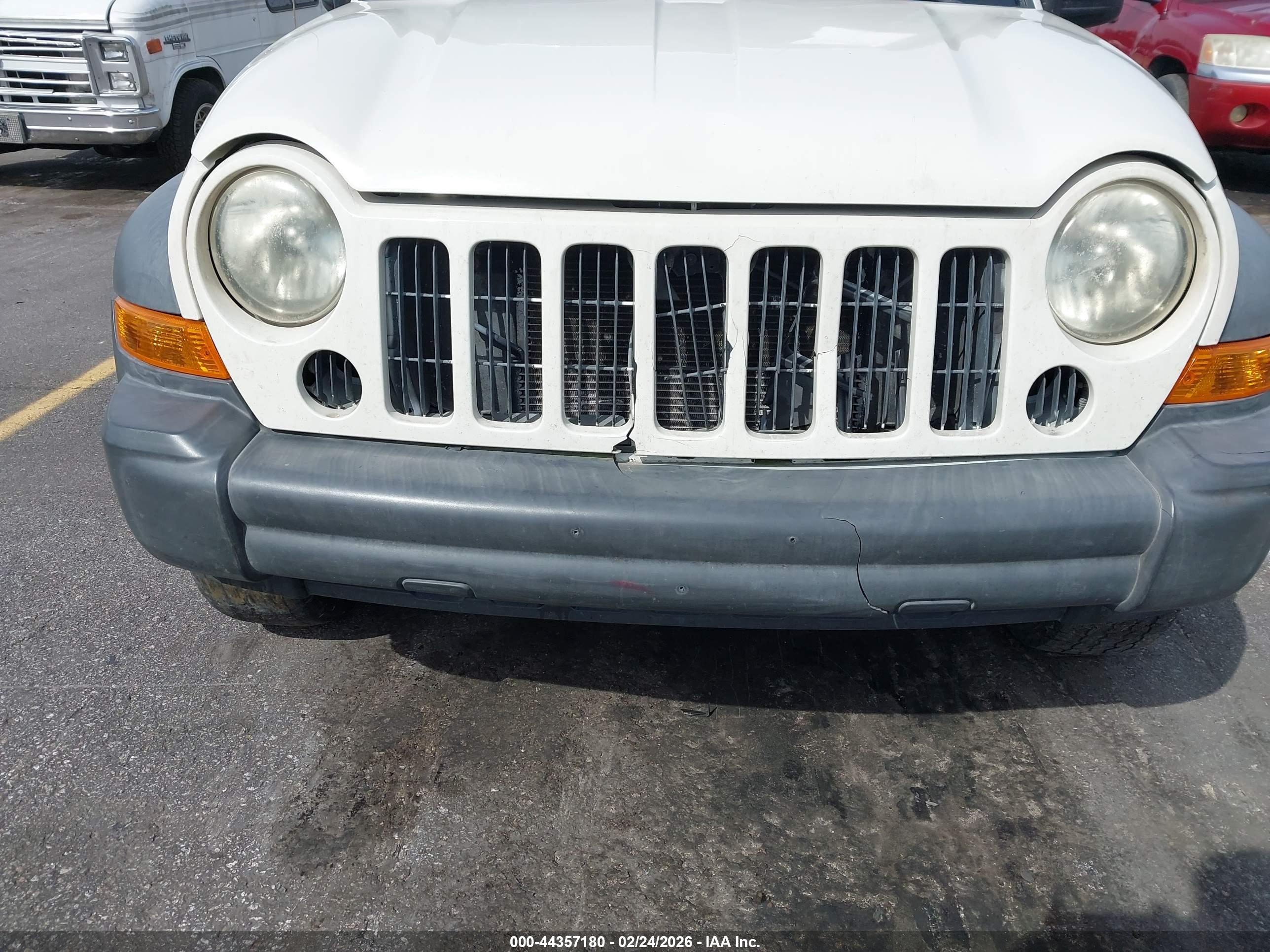 JEEP LIBERTY image 6