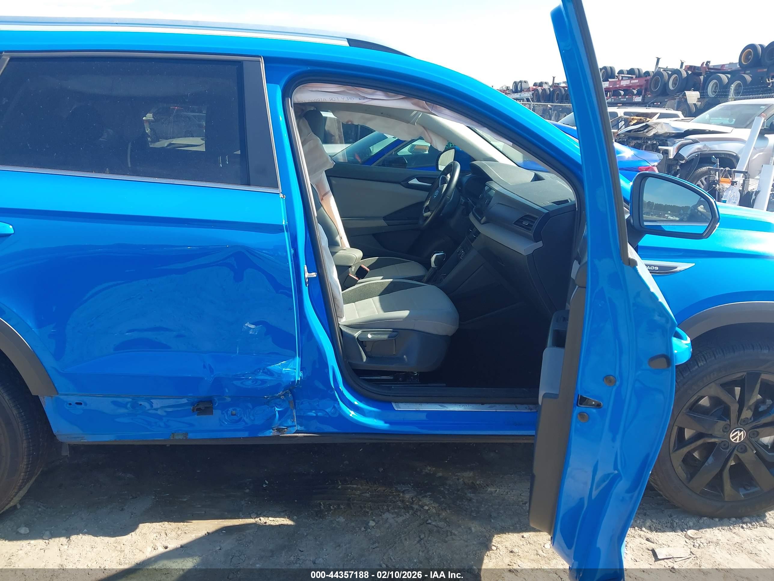 VOLKSWAGEN TAOS image 5