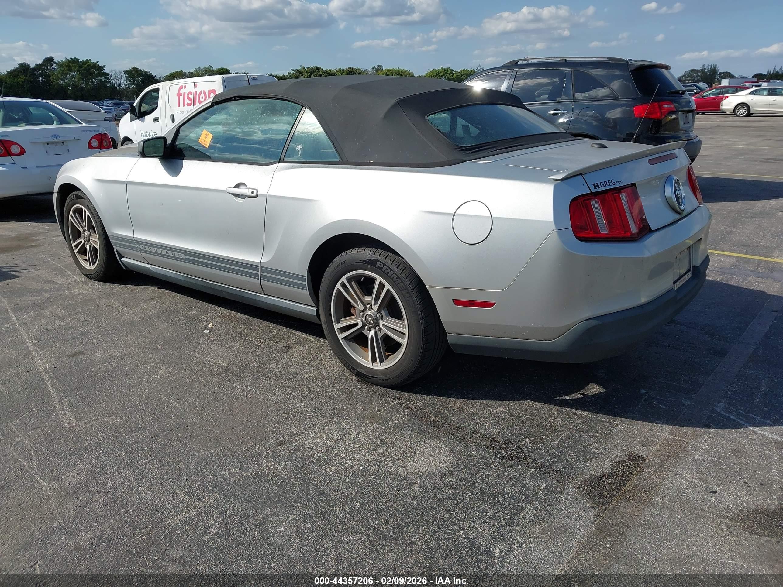 FORD MUSTANG image 3