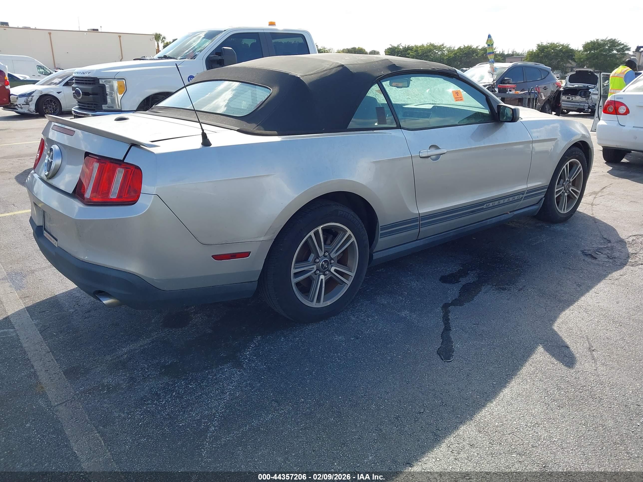 FORD MUSTANG image 4