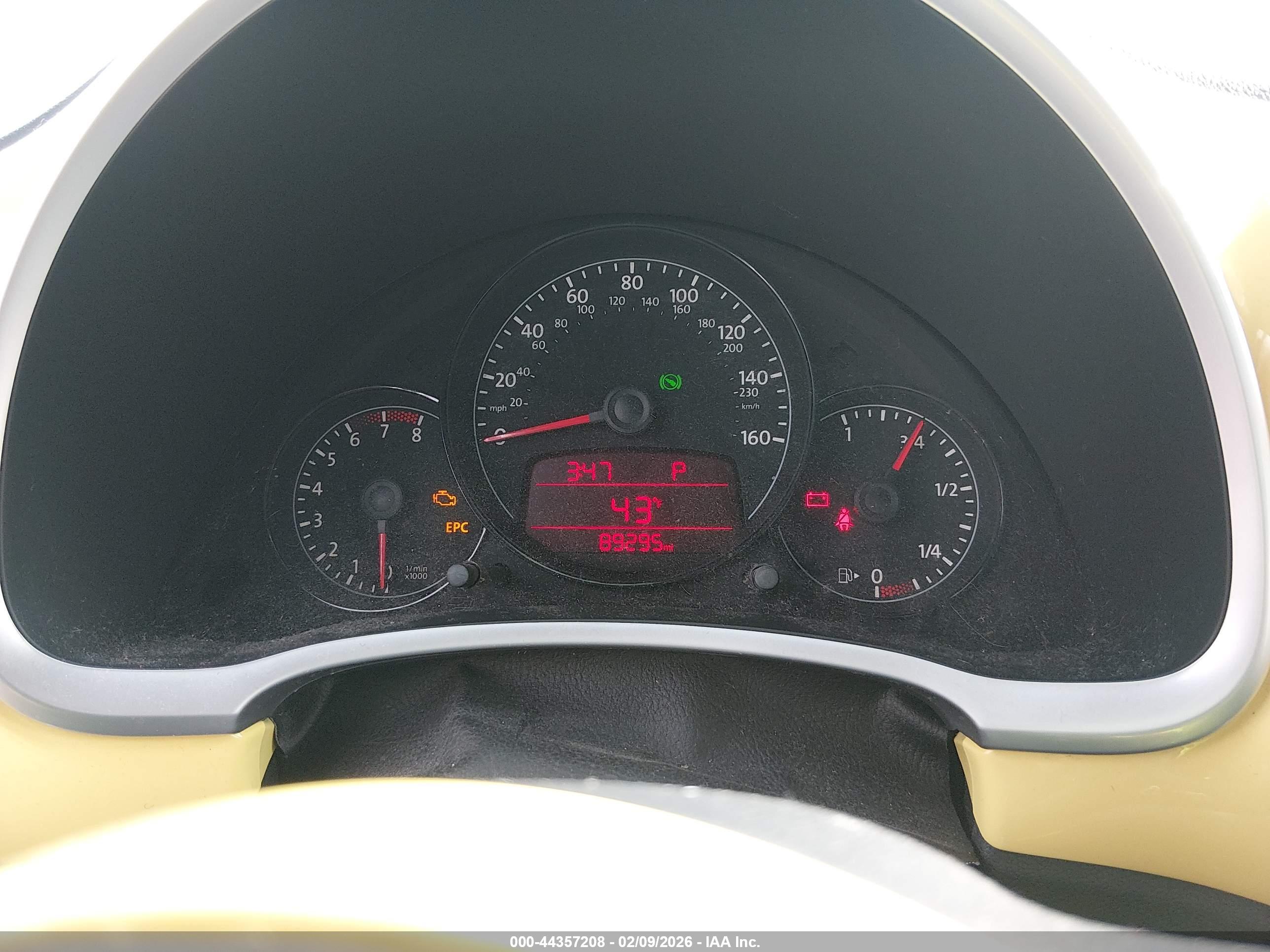 VOLKSWAGEN BEETLE image 7