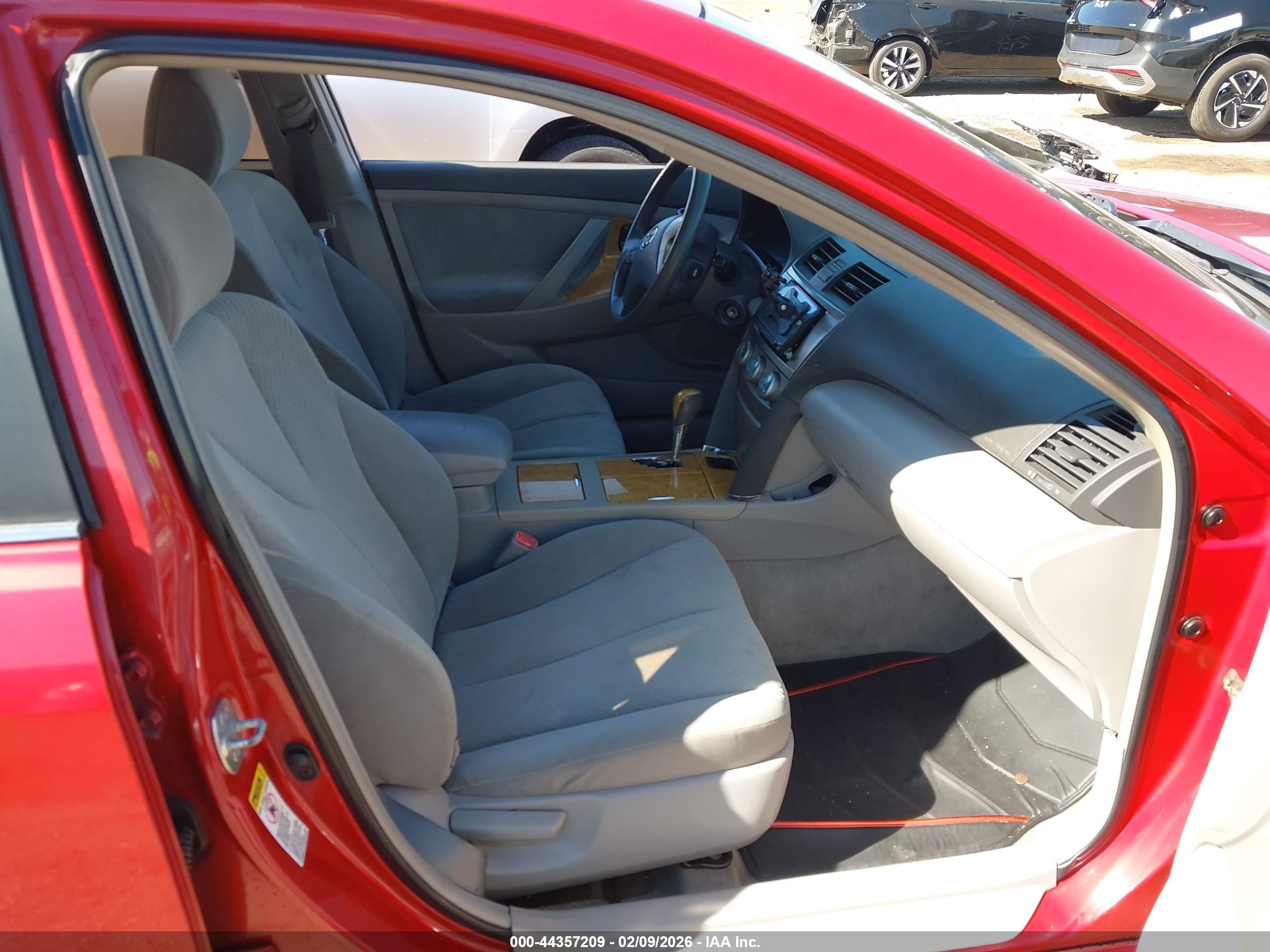 TOYOTA CAMRY image 5