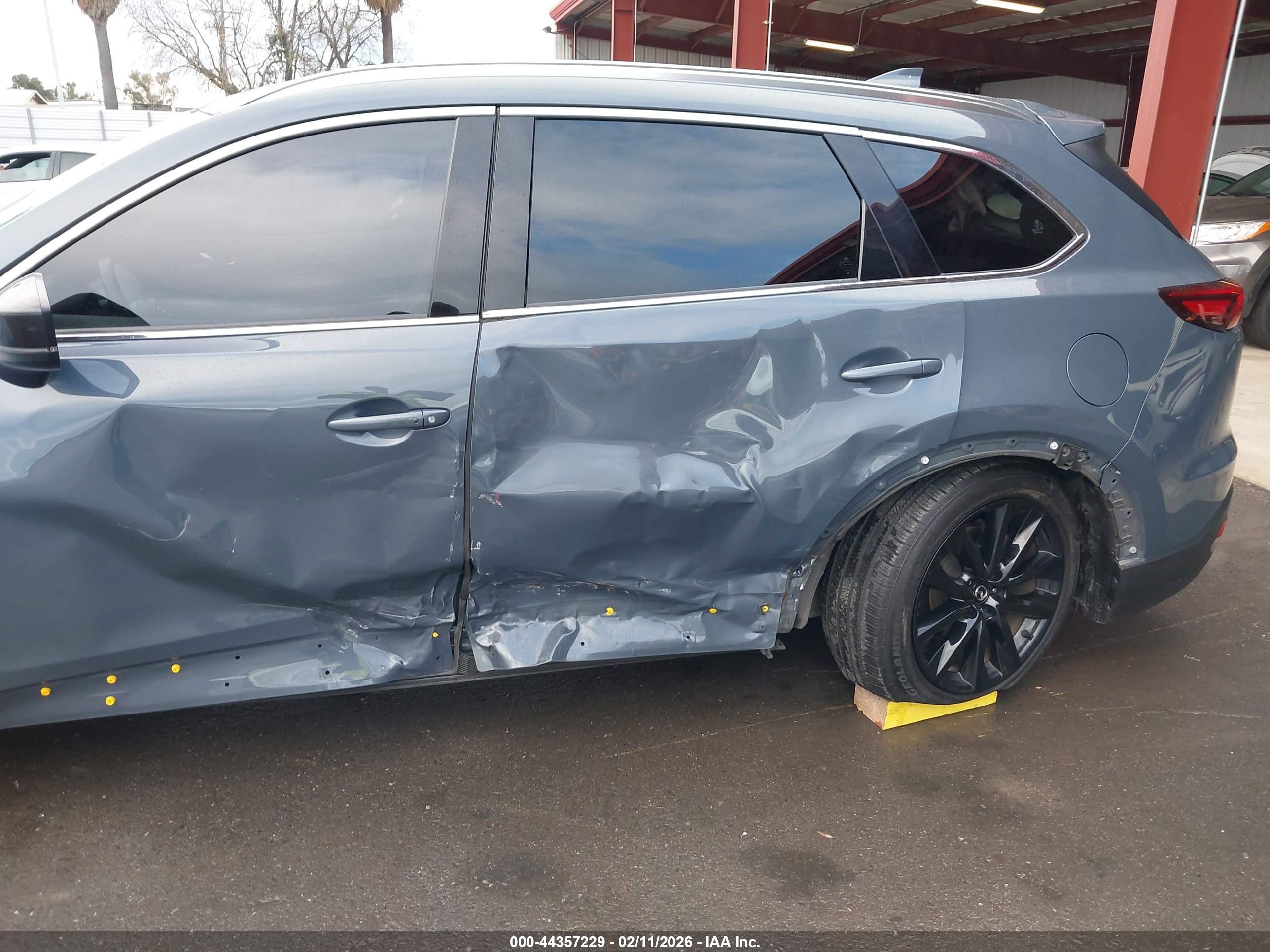 MAZDA CX-9 image 6