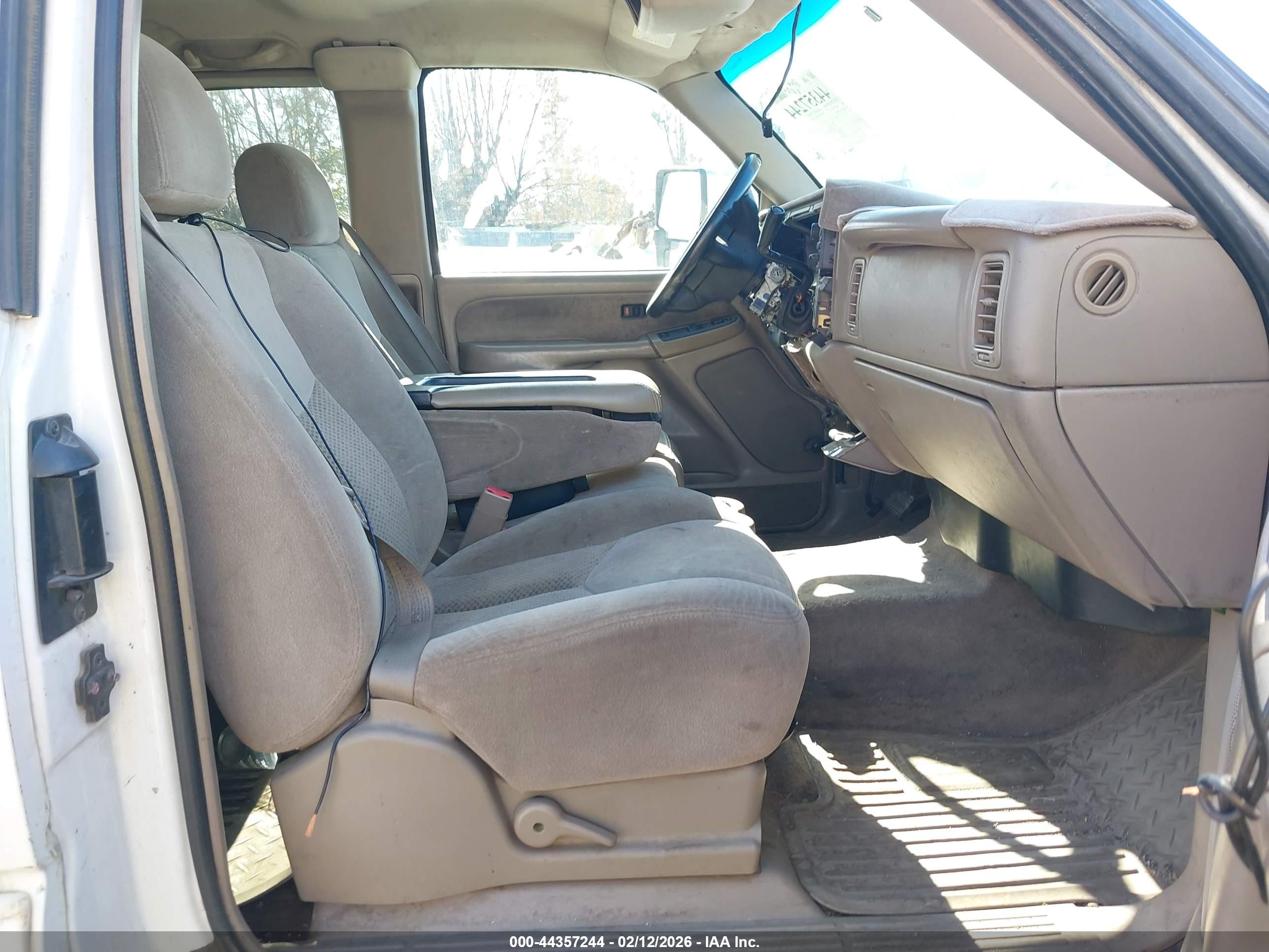 CHEVROLET SILVERADO image 5