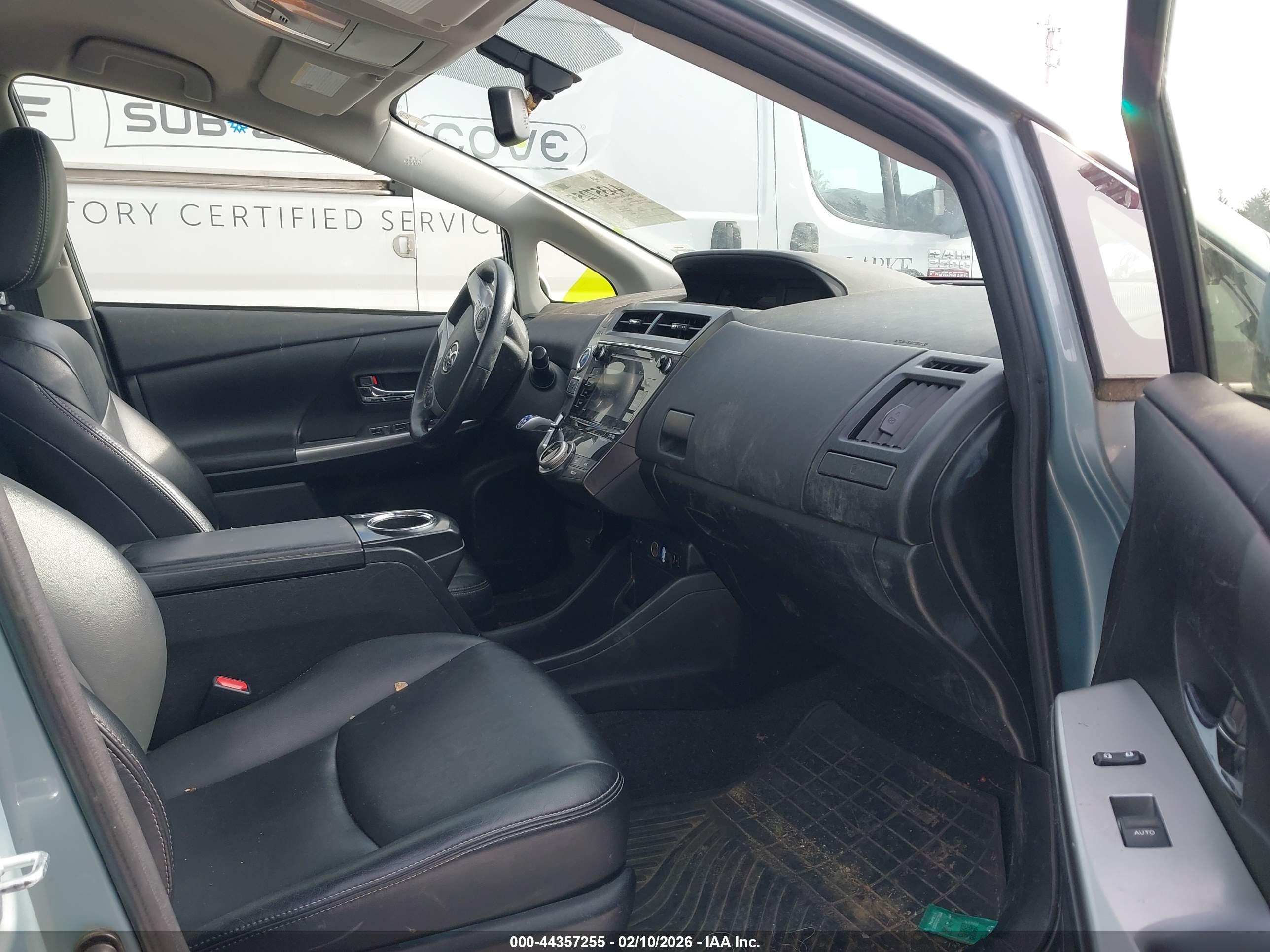 TOYOTA PRIUS image 5