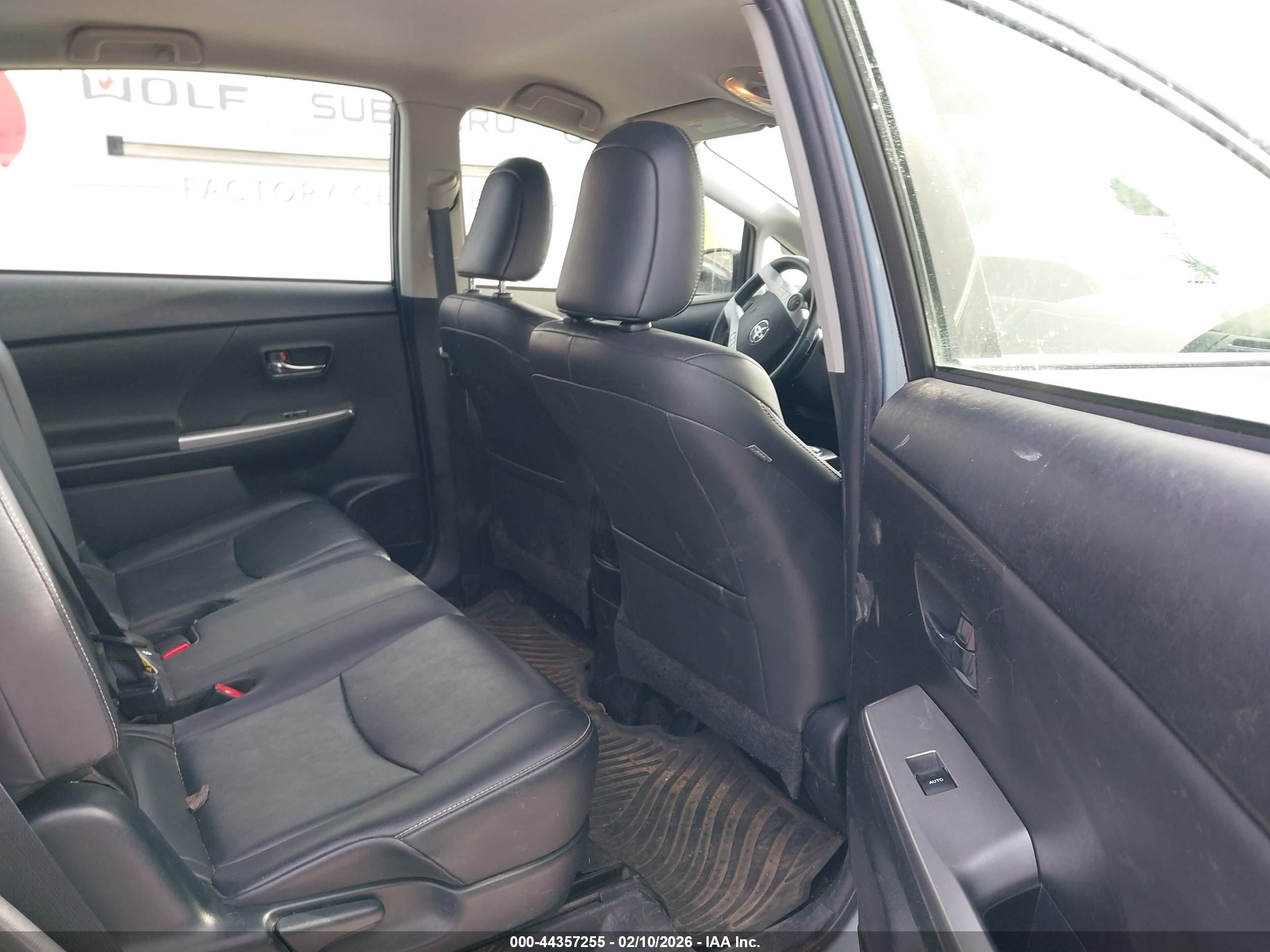 TOYOTA PRIUS image 8