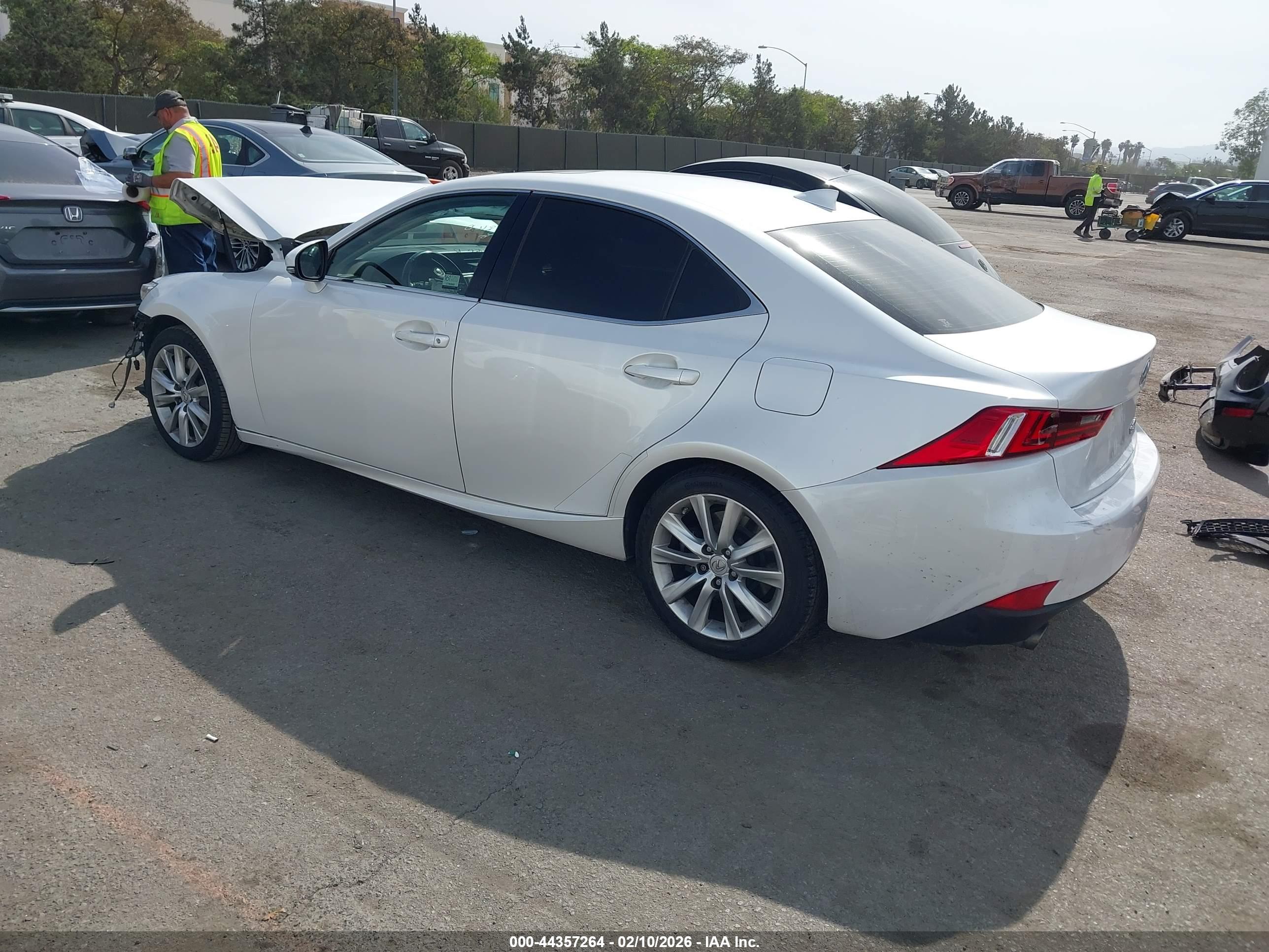 LEXUS IS image 3
