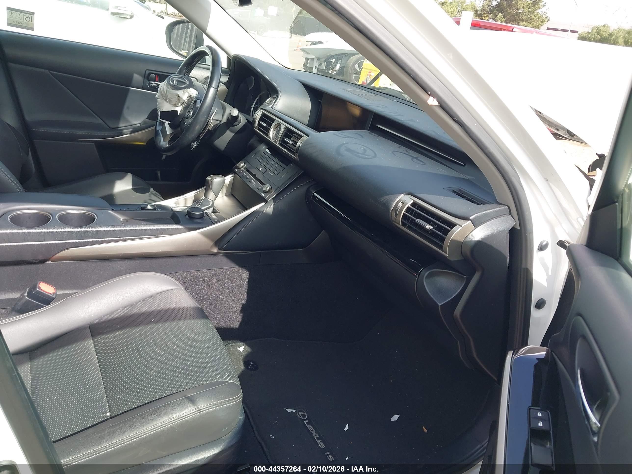 LEXUS IS image 5