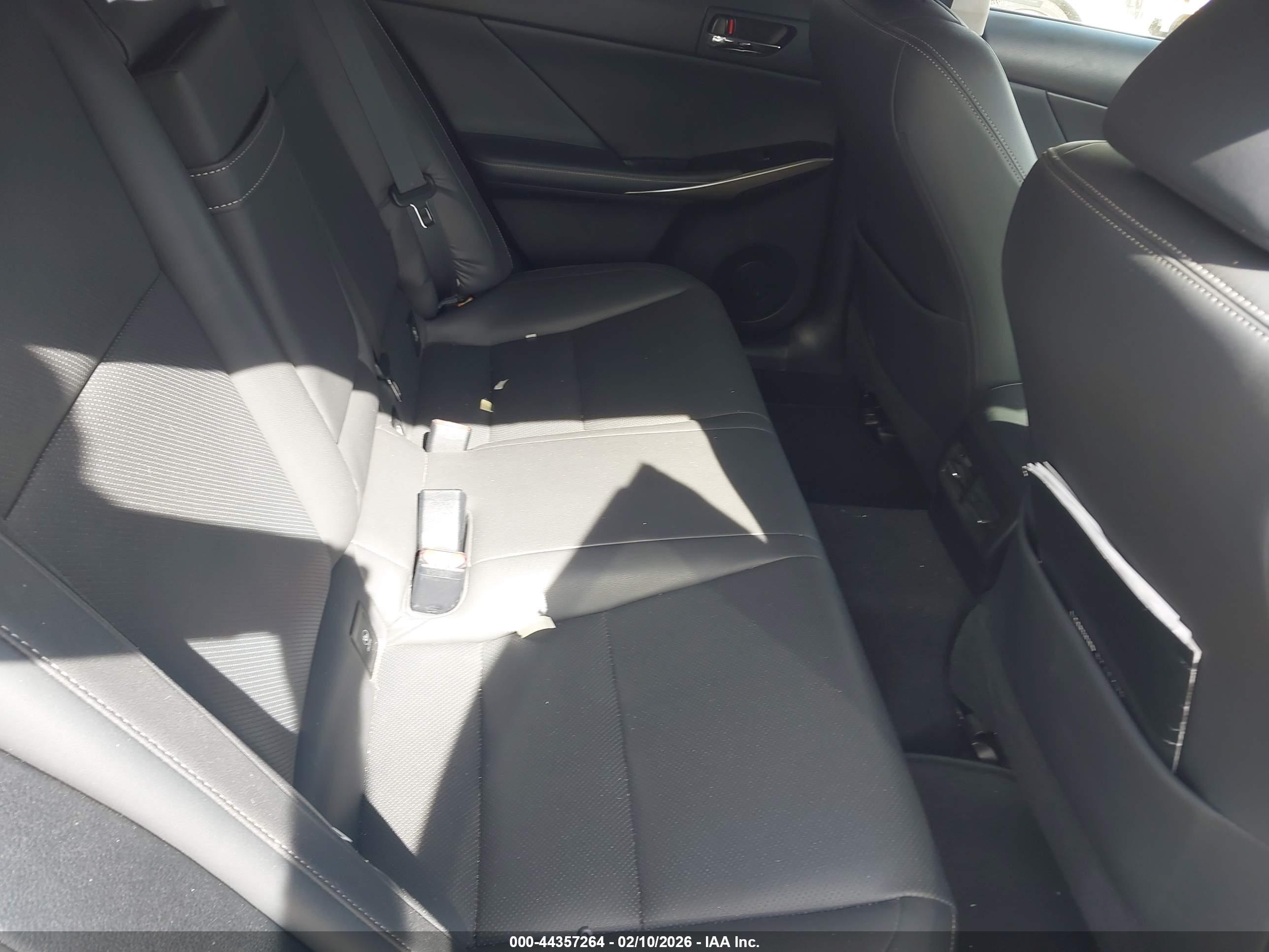 LEXUS IS image 8