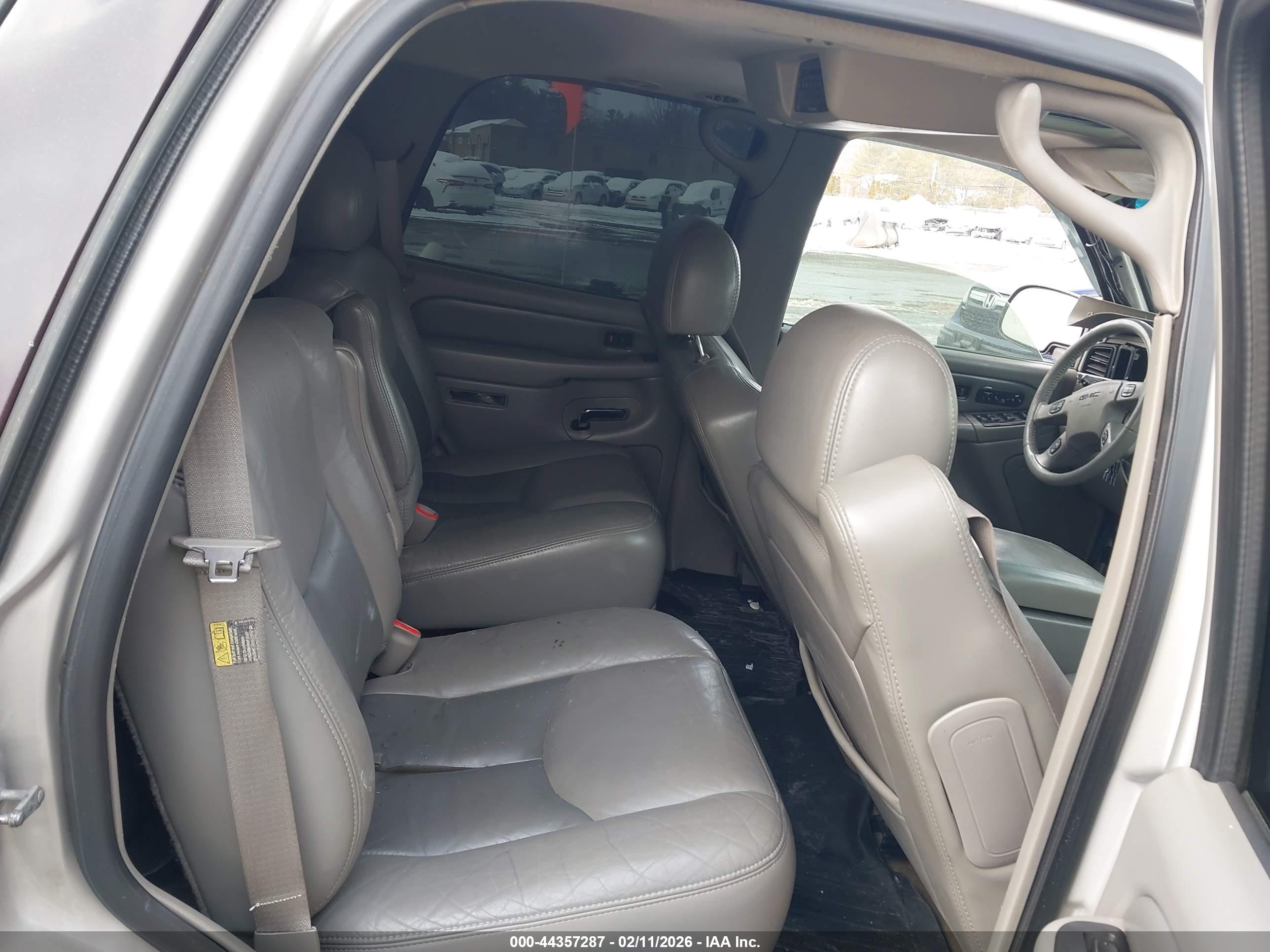 GMC YUKON image 8