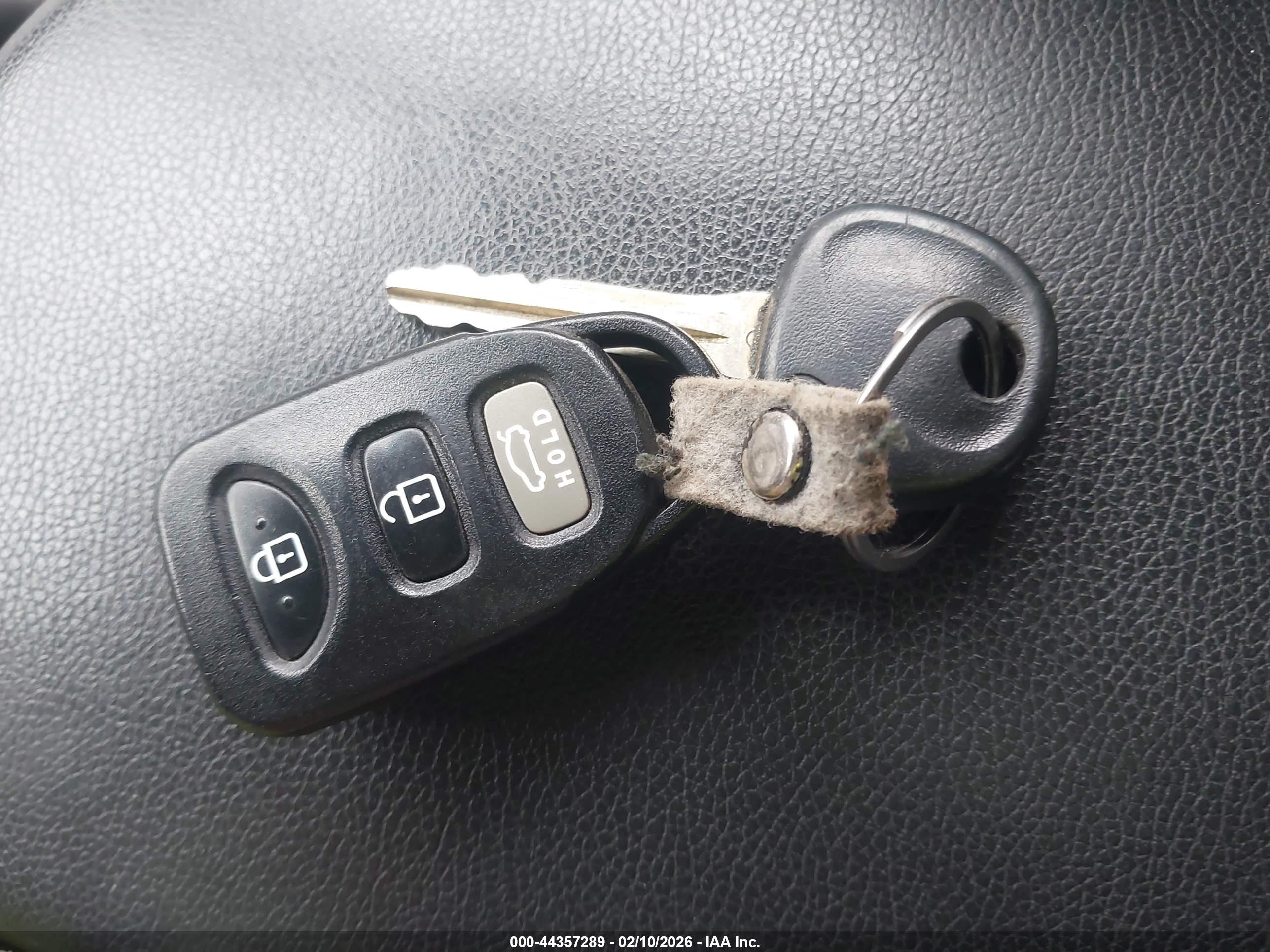 HYUNDAI ELANTRA image 11