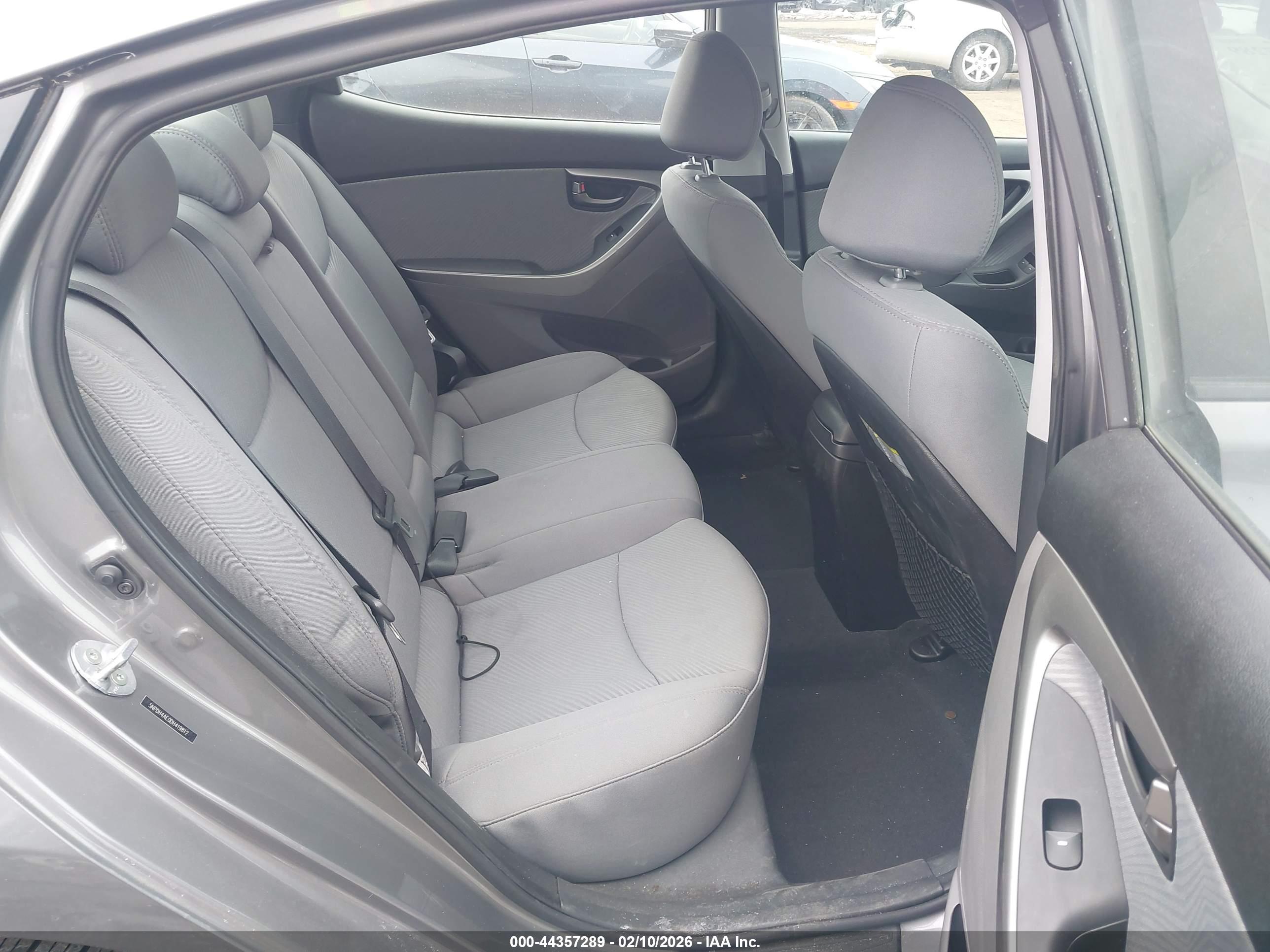 HYUNDAI ELANTRA image 8
