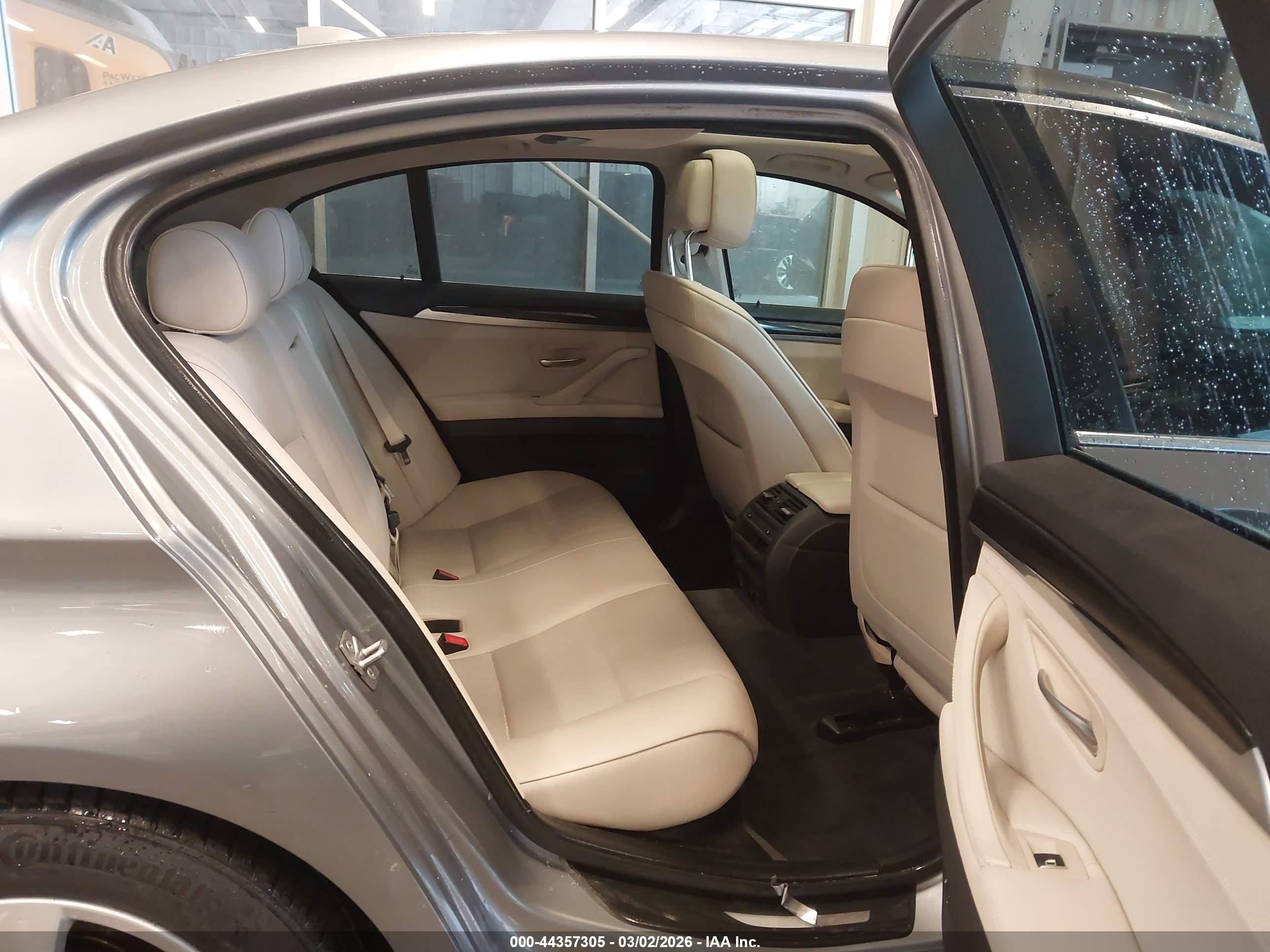 BMW 528I image 8